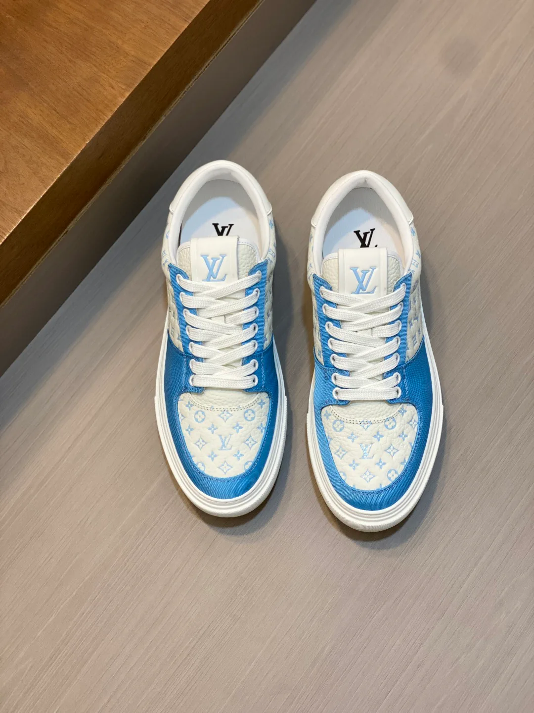 Men's Sneakers LOUIS VUITTON 18078963