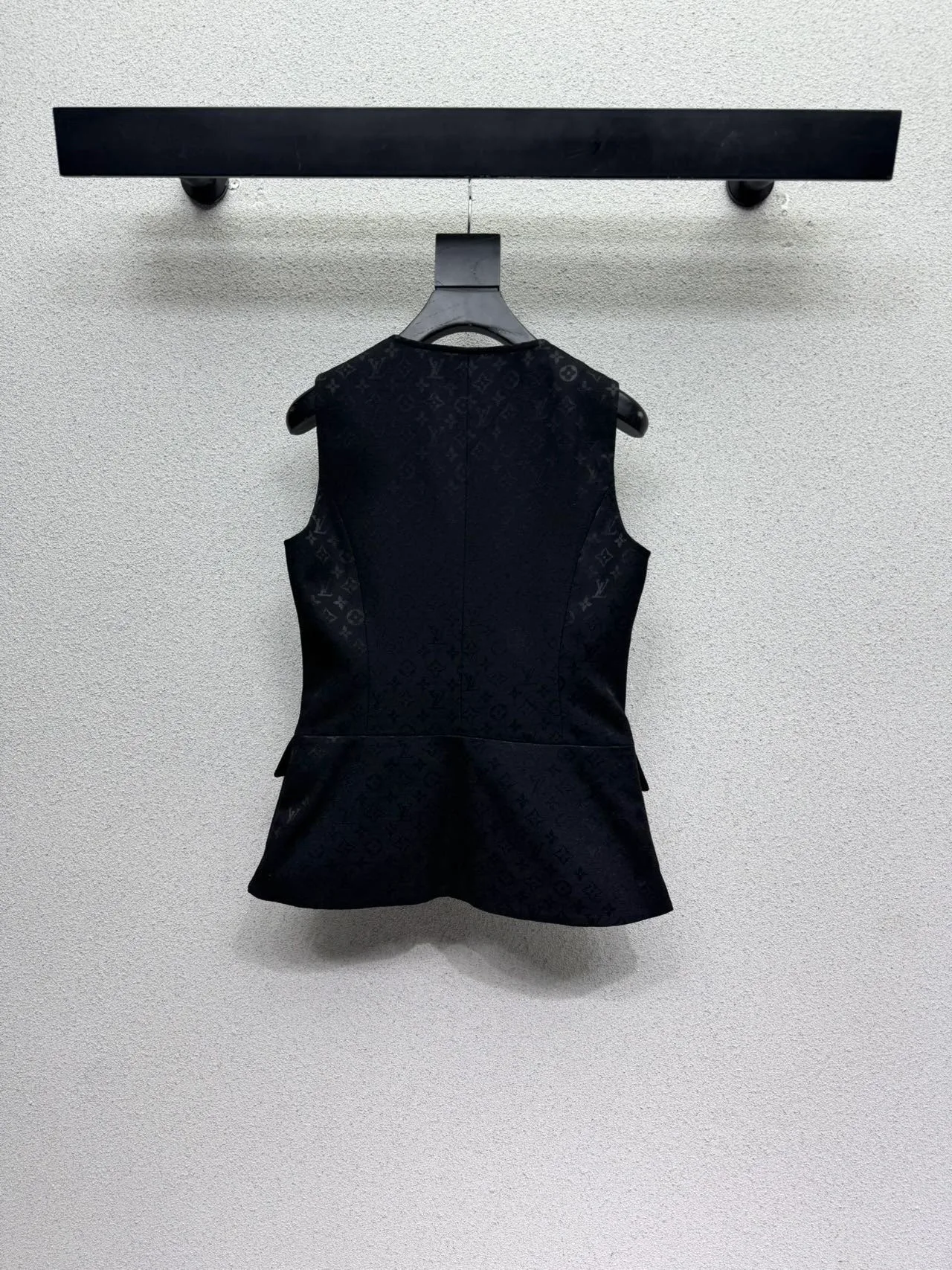 Women's Vests LOUIS VUITTON 18023595