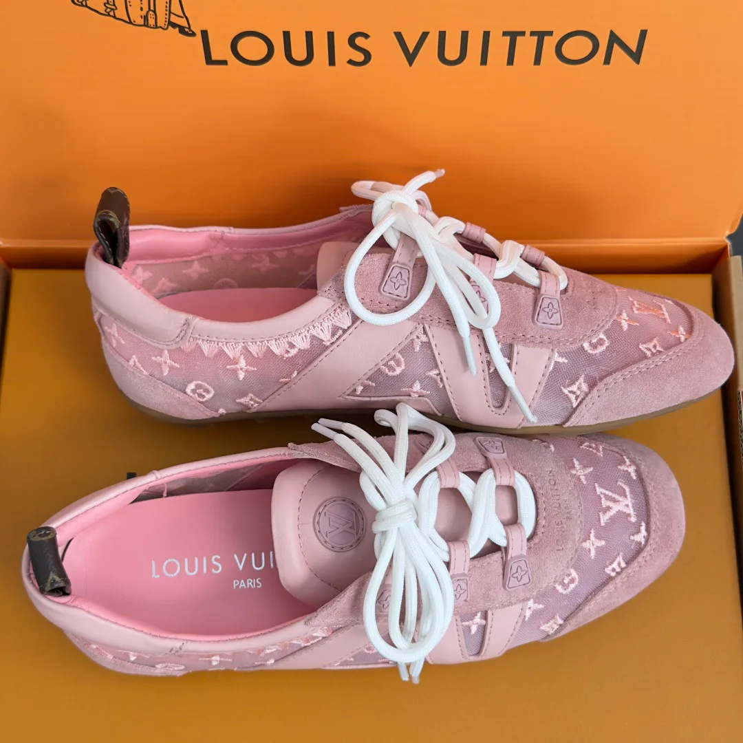 Women's Sneakers LOUIS VUITTON 18083475