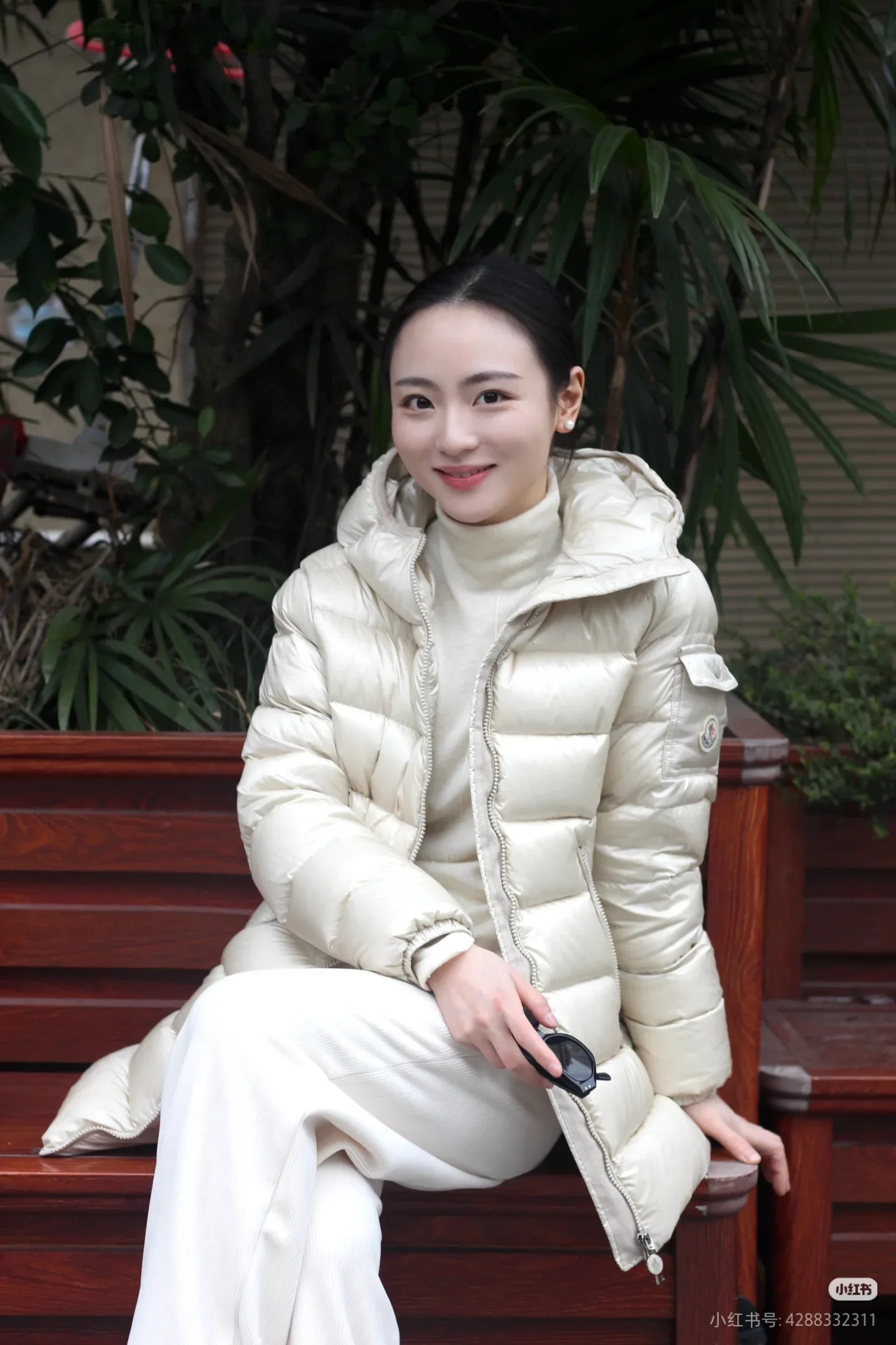 Women's Jackets And Down Jackets MONCLER 18044449