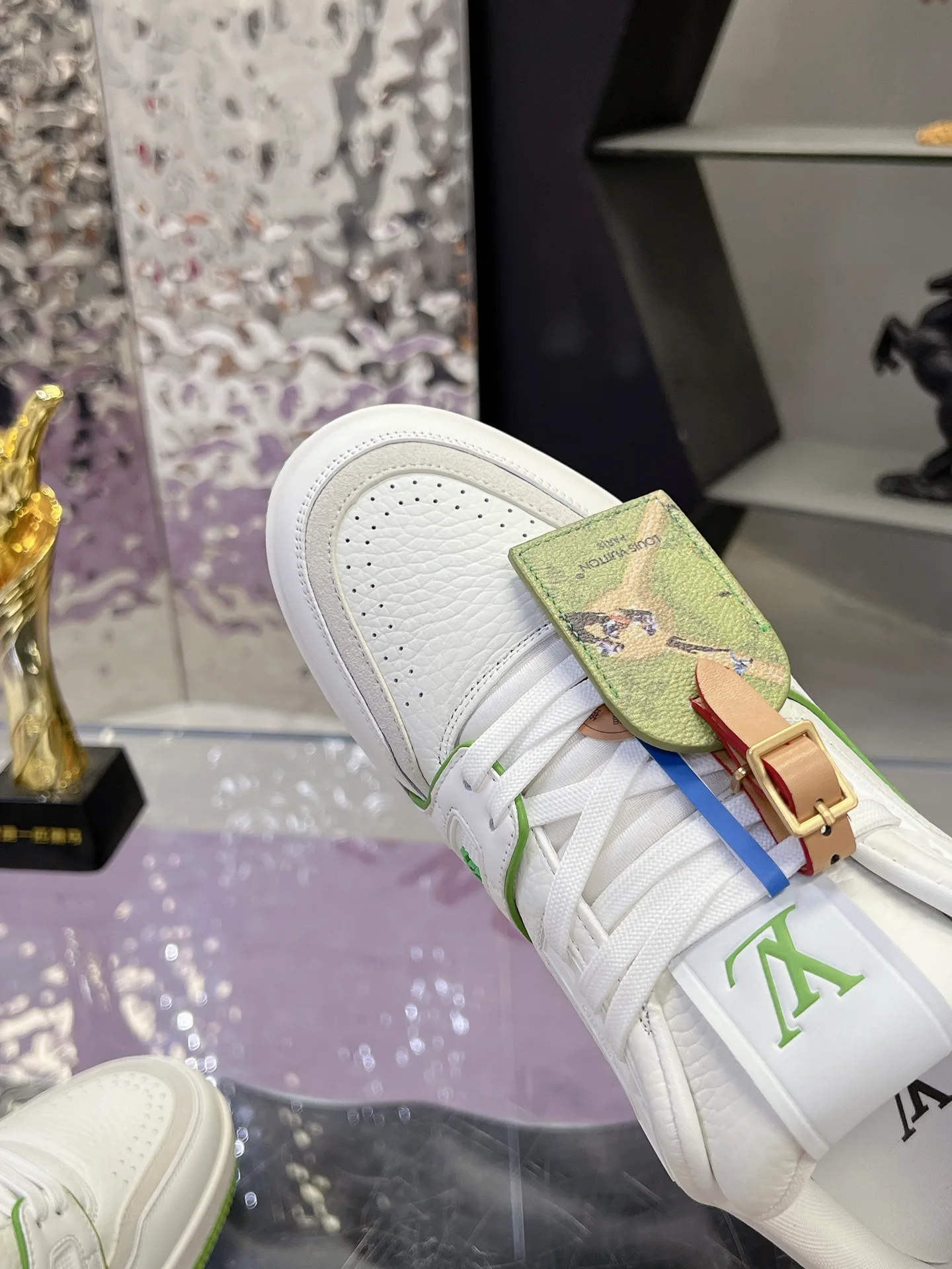 Women's Sneakers LOUIS VUITTON 17635605