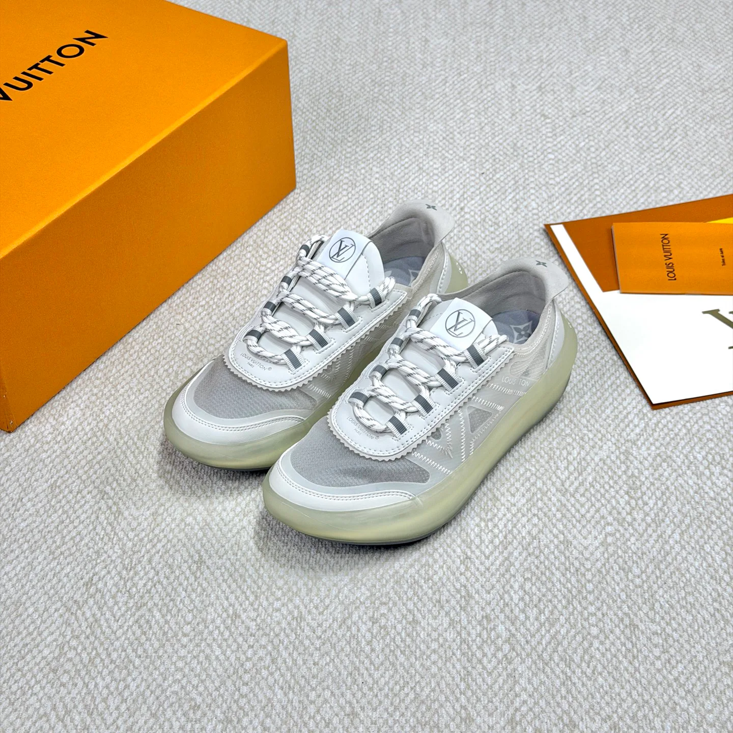 Women's Sneakers LOUIS VUITTON 18265147