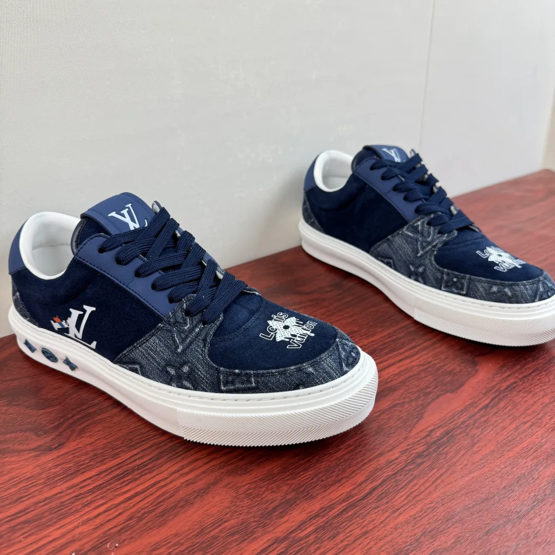 Men's Sneakers LOUIS VUITTON 18100489