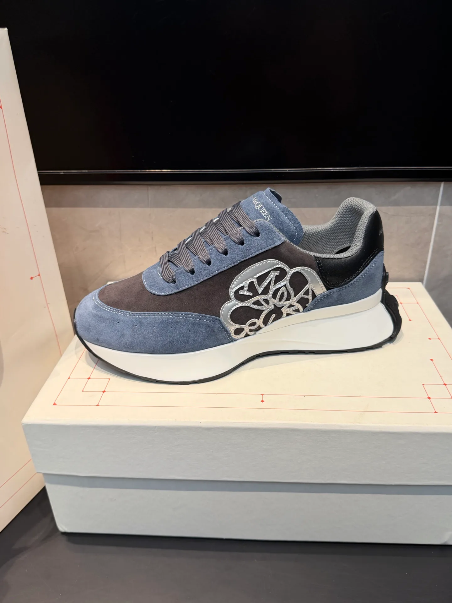 Women's Sneakers ALEXANDER MCQUEEN 18363894