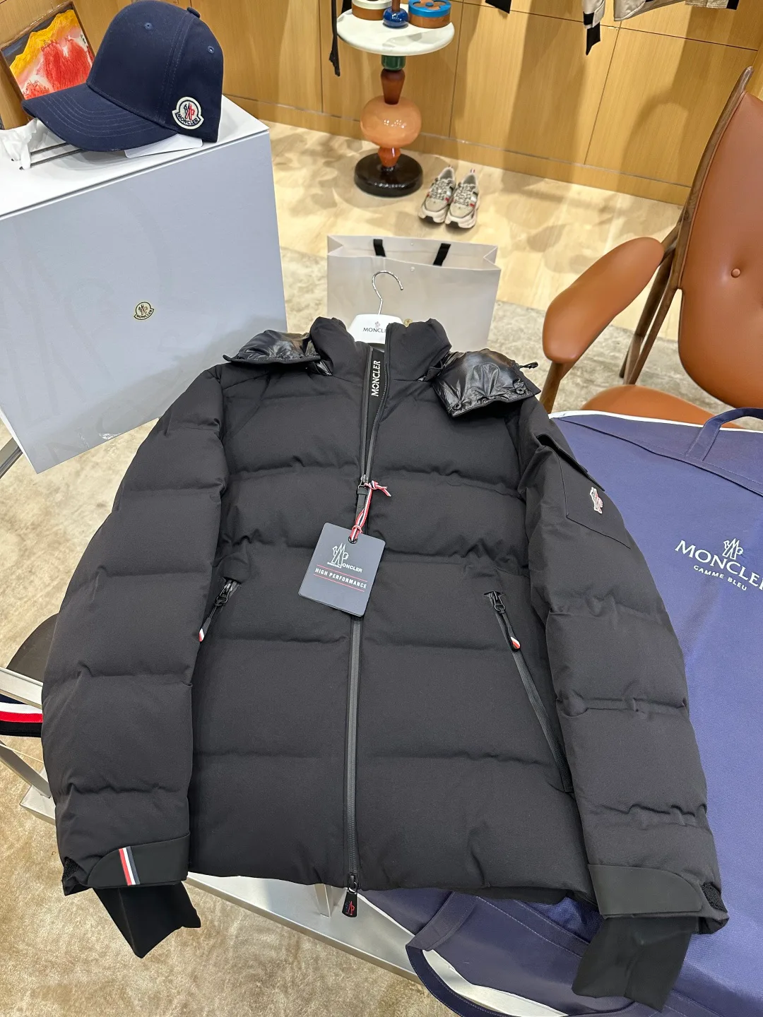 Men's Jackets And Down Jackets MONCLER 18359913