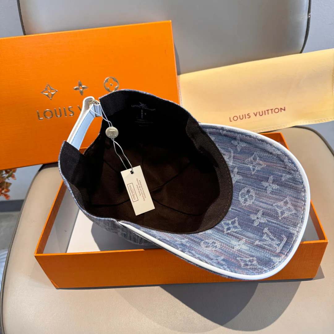 Hats LOUIS VUITTON 18105297
