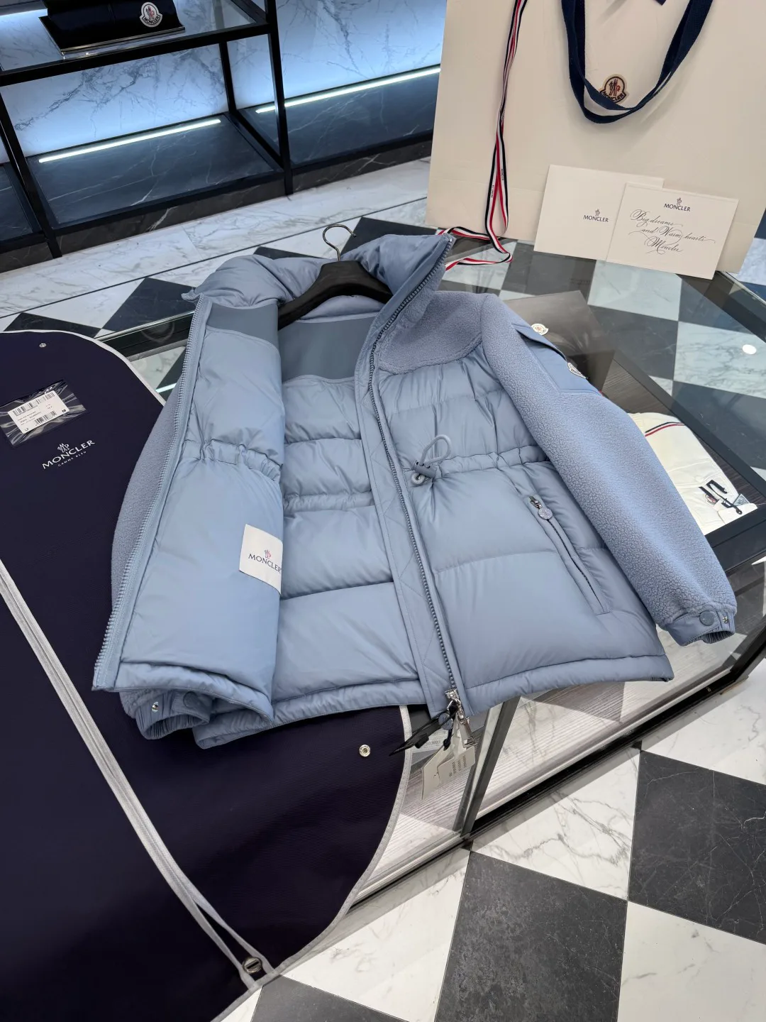 Women's Jackets And Down Jackets MONCLER 19554354