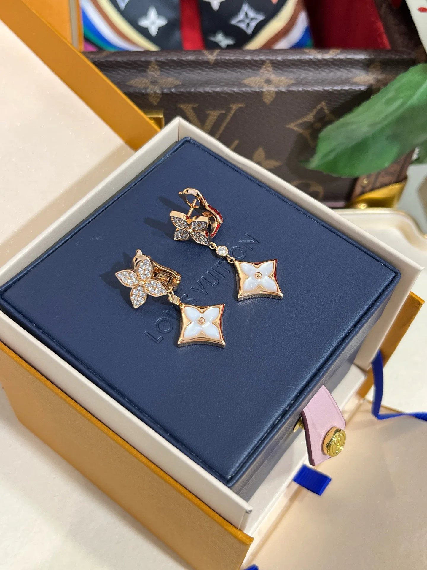 Jewelry LOUIS VUITTON 17819356