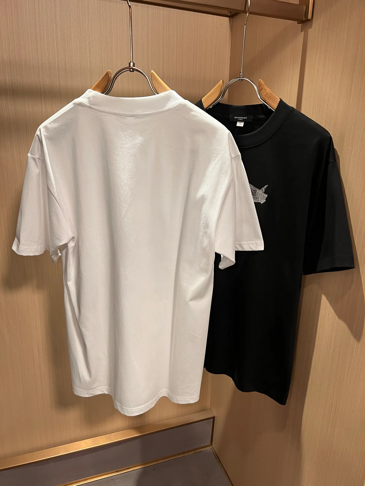 Men's T-Shirts GIVENCHY 18343329
