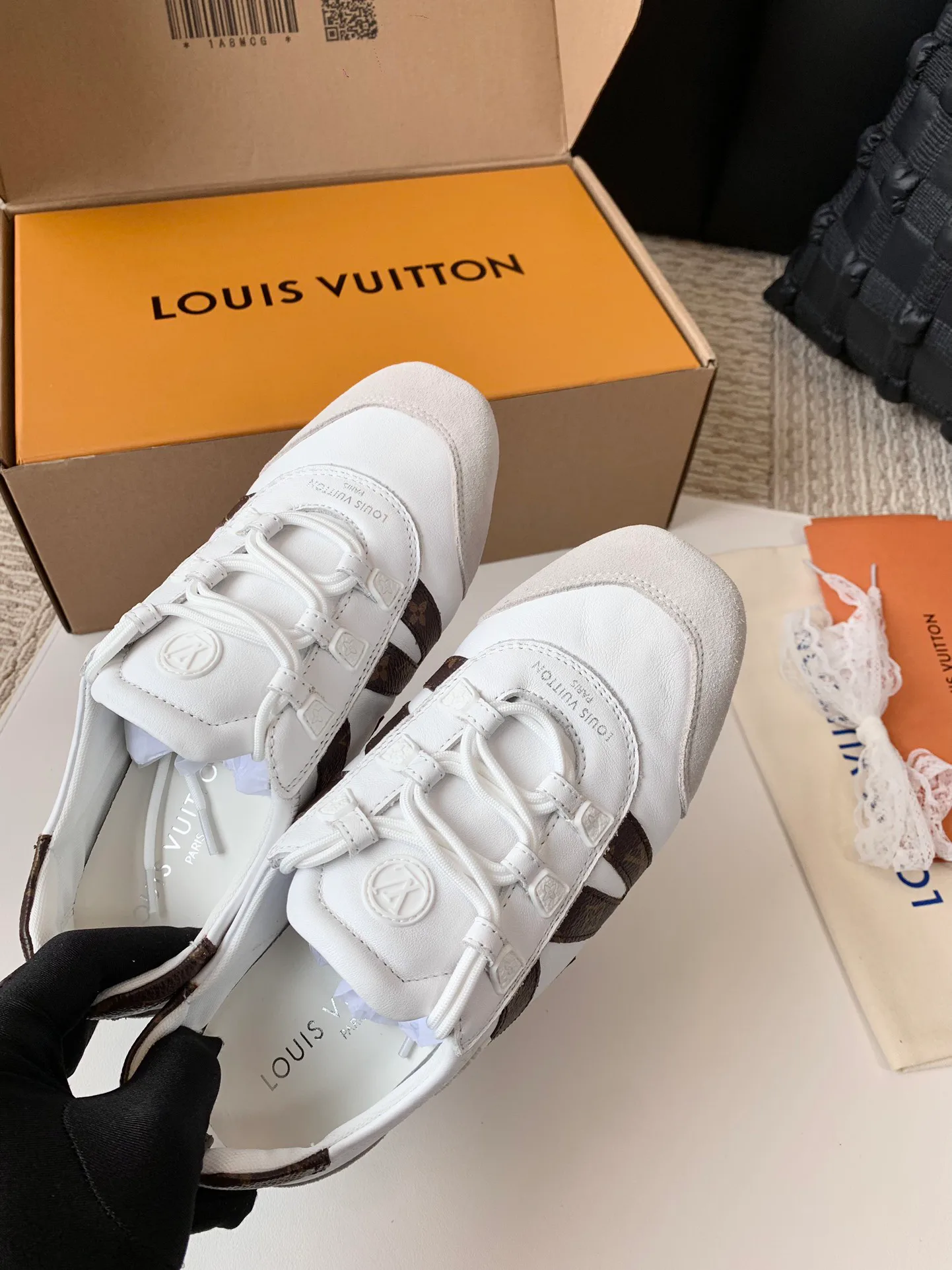 Women's Sneakers LOUIS VUITTON 17753808