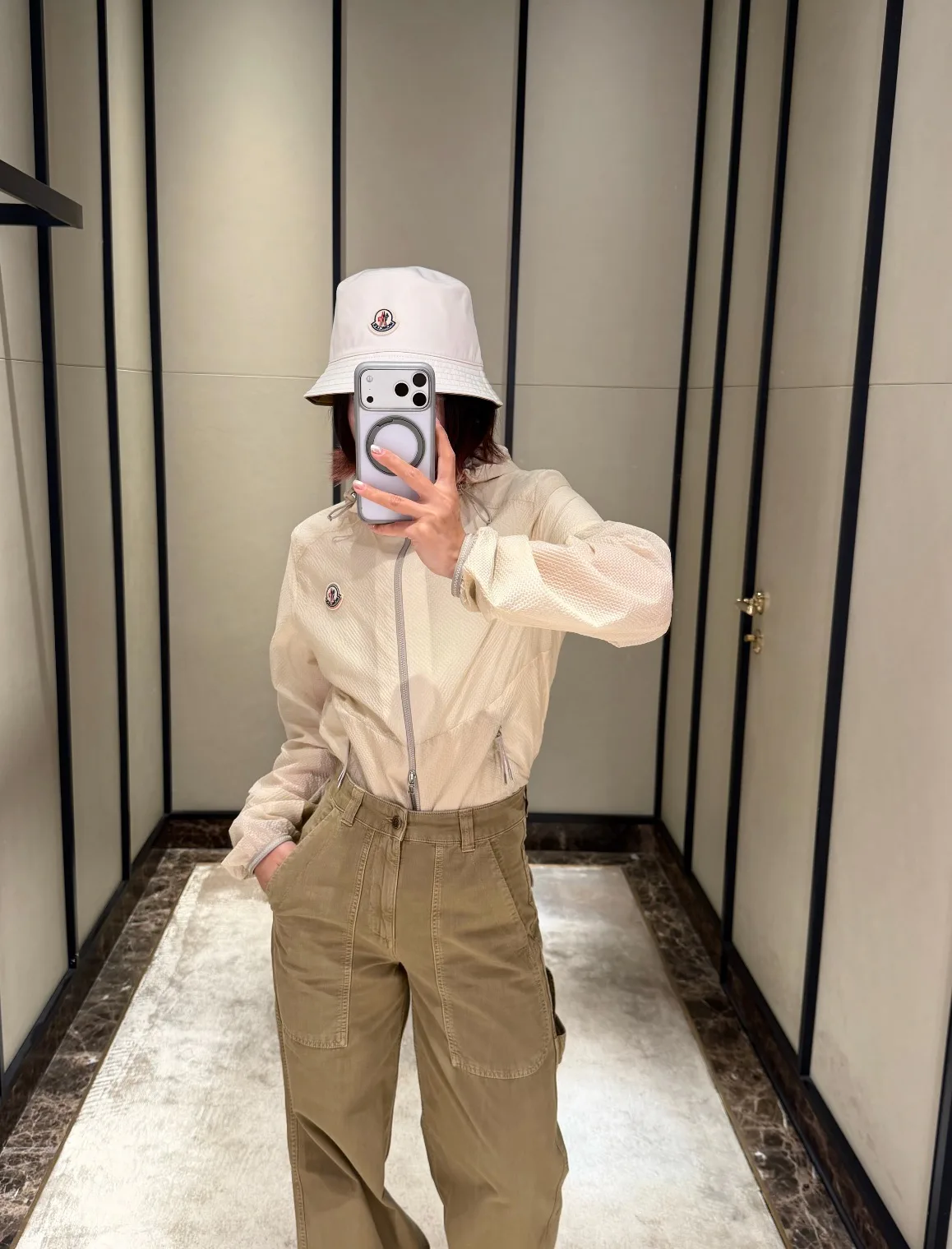 Women's Jackets And Down Jackets MONCLER 17567580