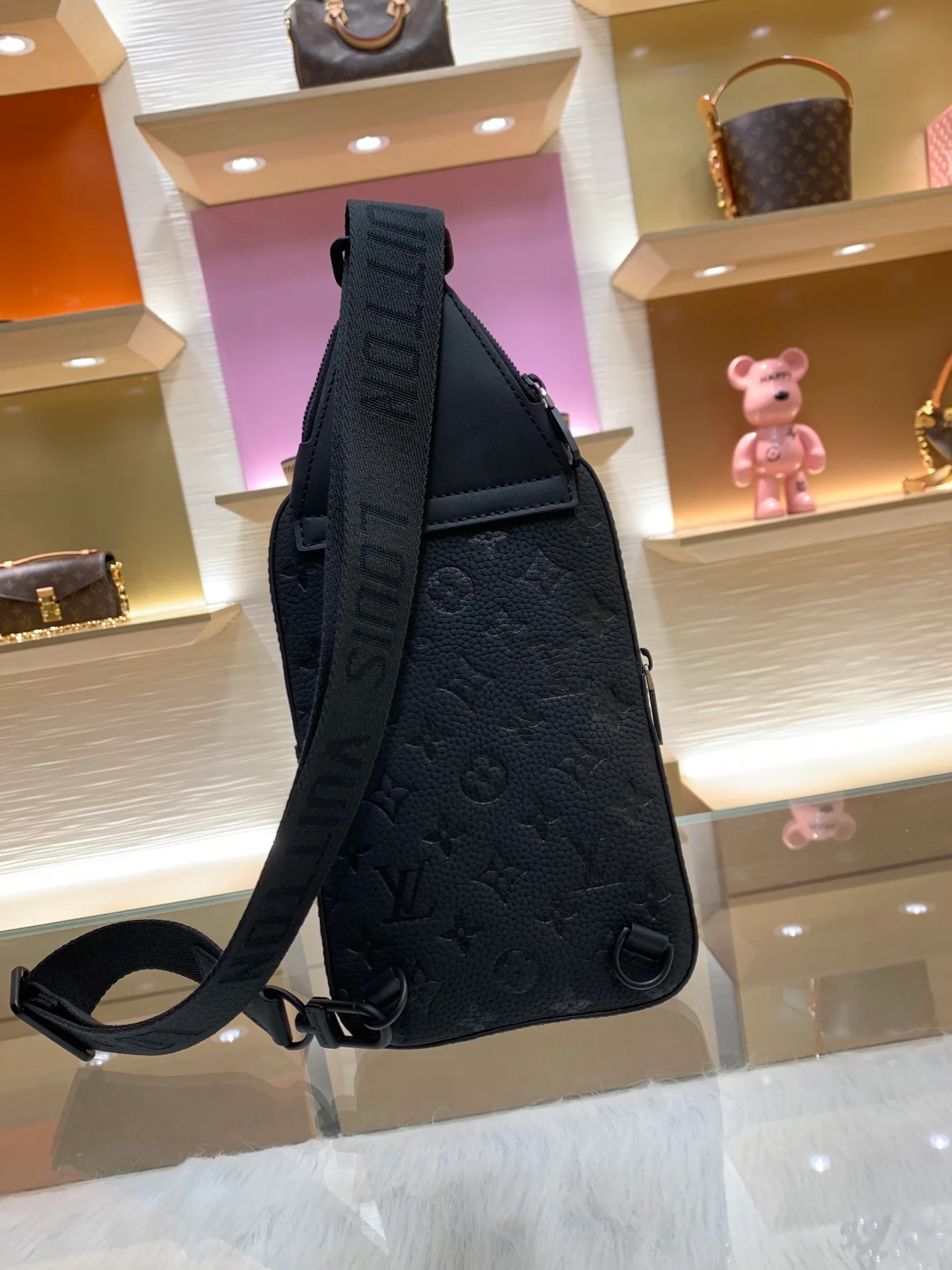 Women's Shoulder Bags LOUIS VUITTON 17802507