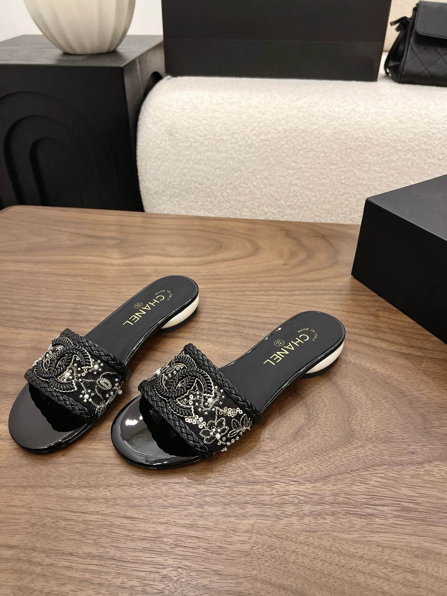Women's Flip-Flops CHANEL 17342690