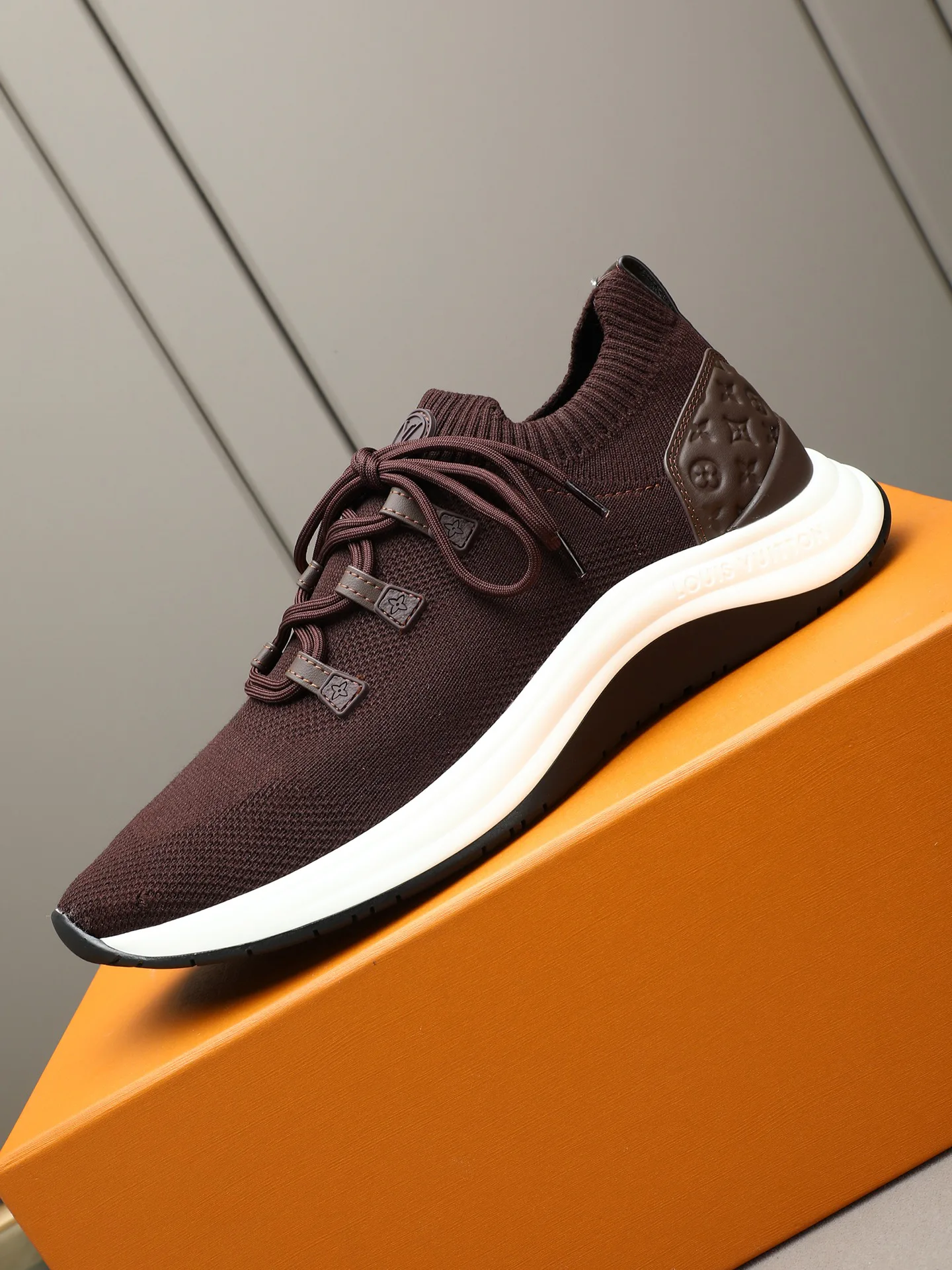 Women's Sneakers LOUIS VUITTON 17947264