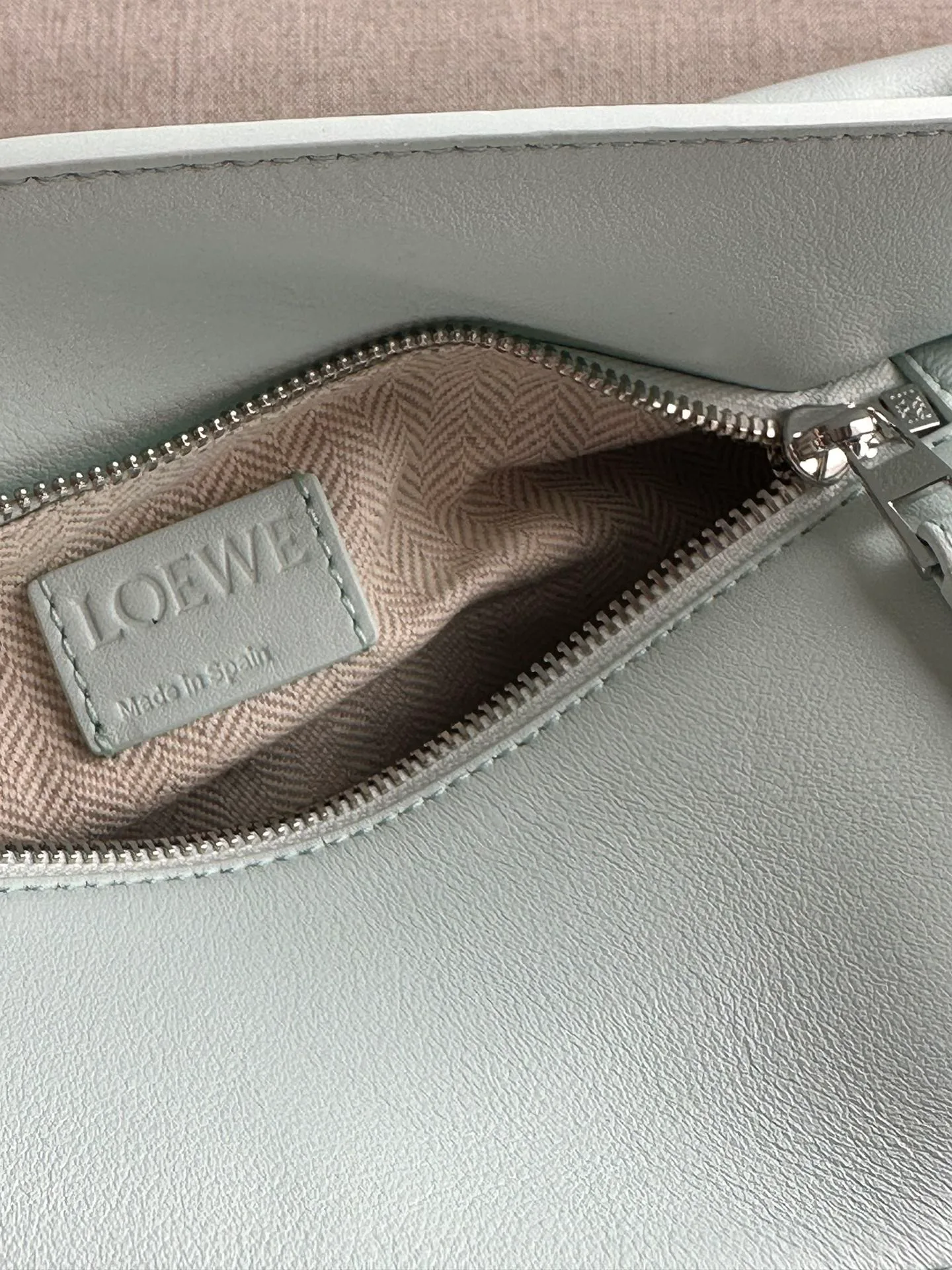 Women's Classic Handbags LOEWE 17818405