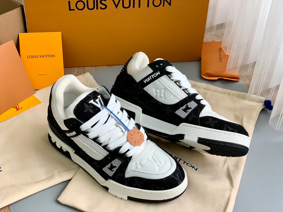 Women's Sneakers LOUIS VUITTON 18014129