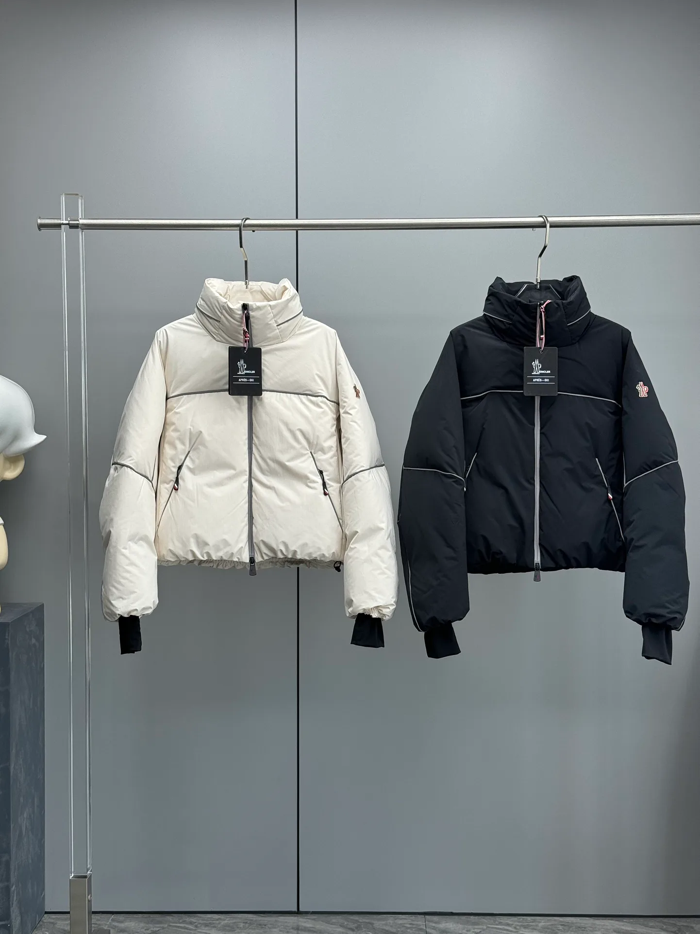 Women's Jackets And Down Jackets MONCLER 17939203