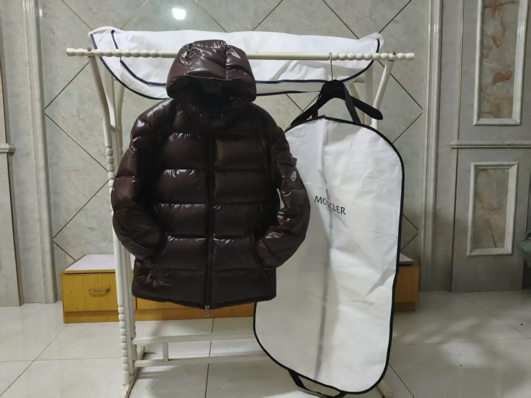 Women's Jackets And Down Jackets MONCLER 17964627