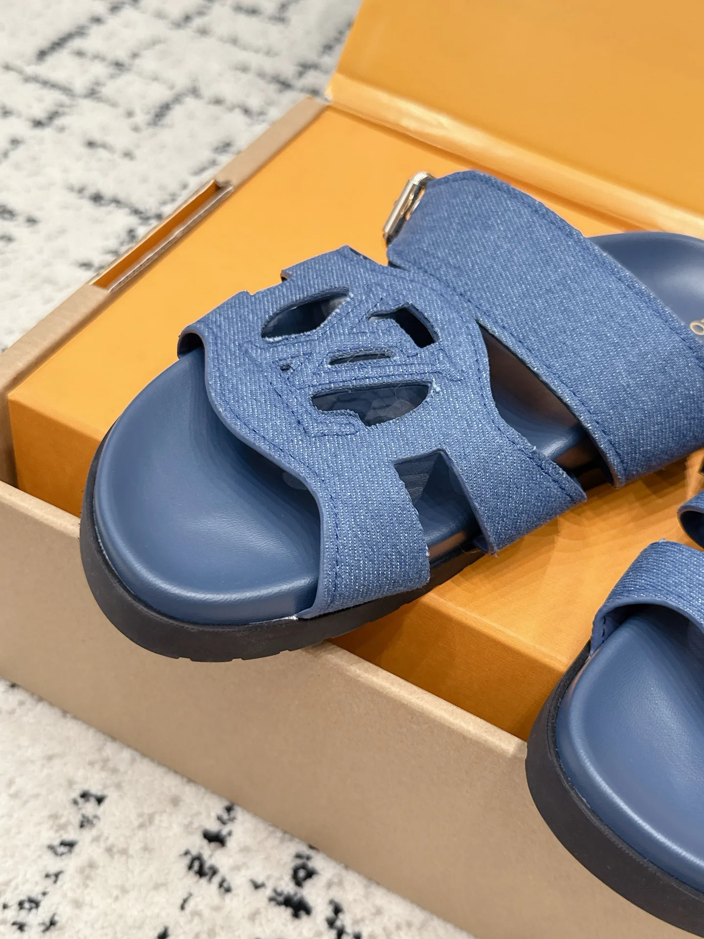 Women's Flip-Flops LOUIS VUITTON 17522792