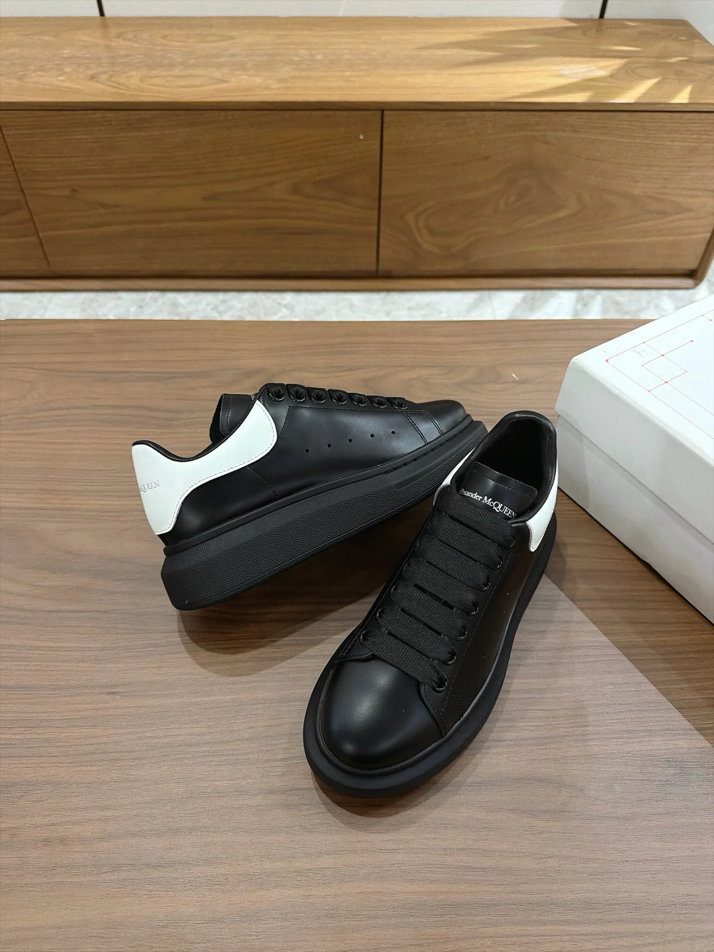 Women's Sneakers ALEXANDER MCQUEEN 18373663