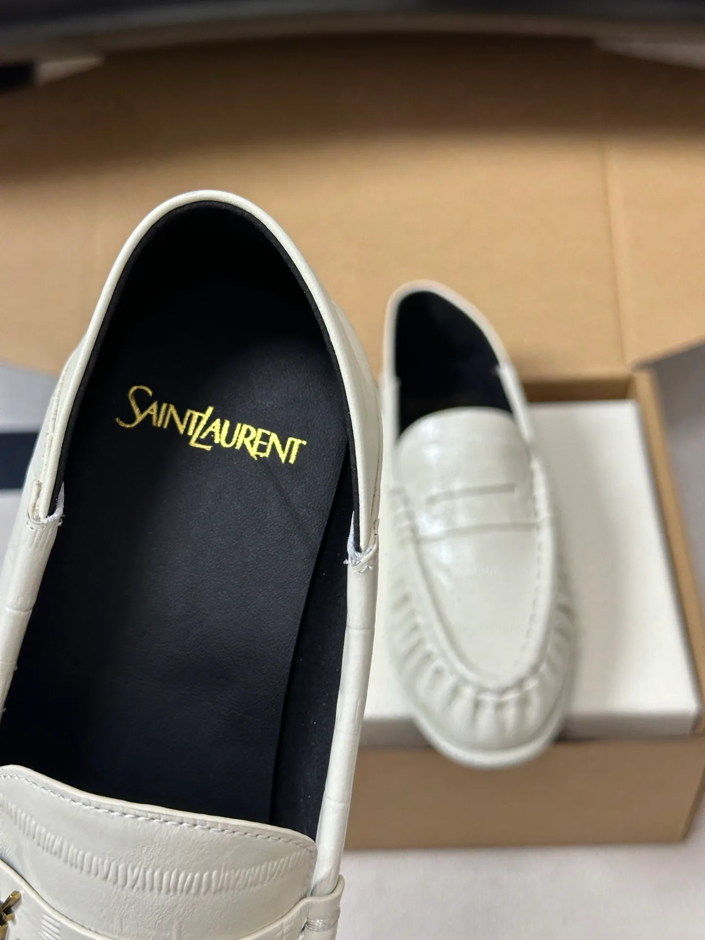 Women's Loafers And Moccasins SAINT LAURENT 18049117