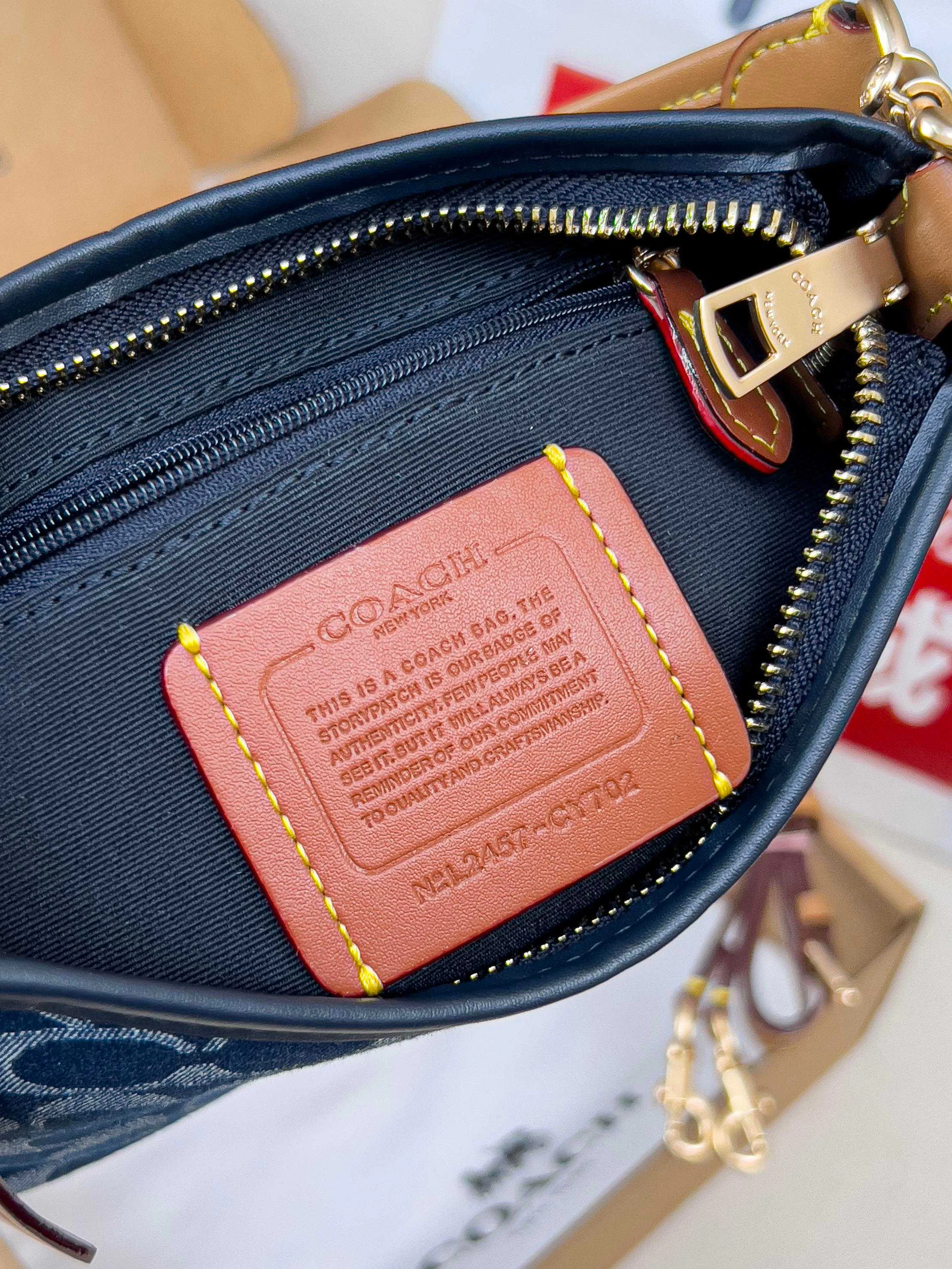 Women's Classic Handbags COACH 17896756