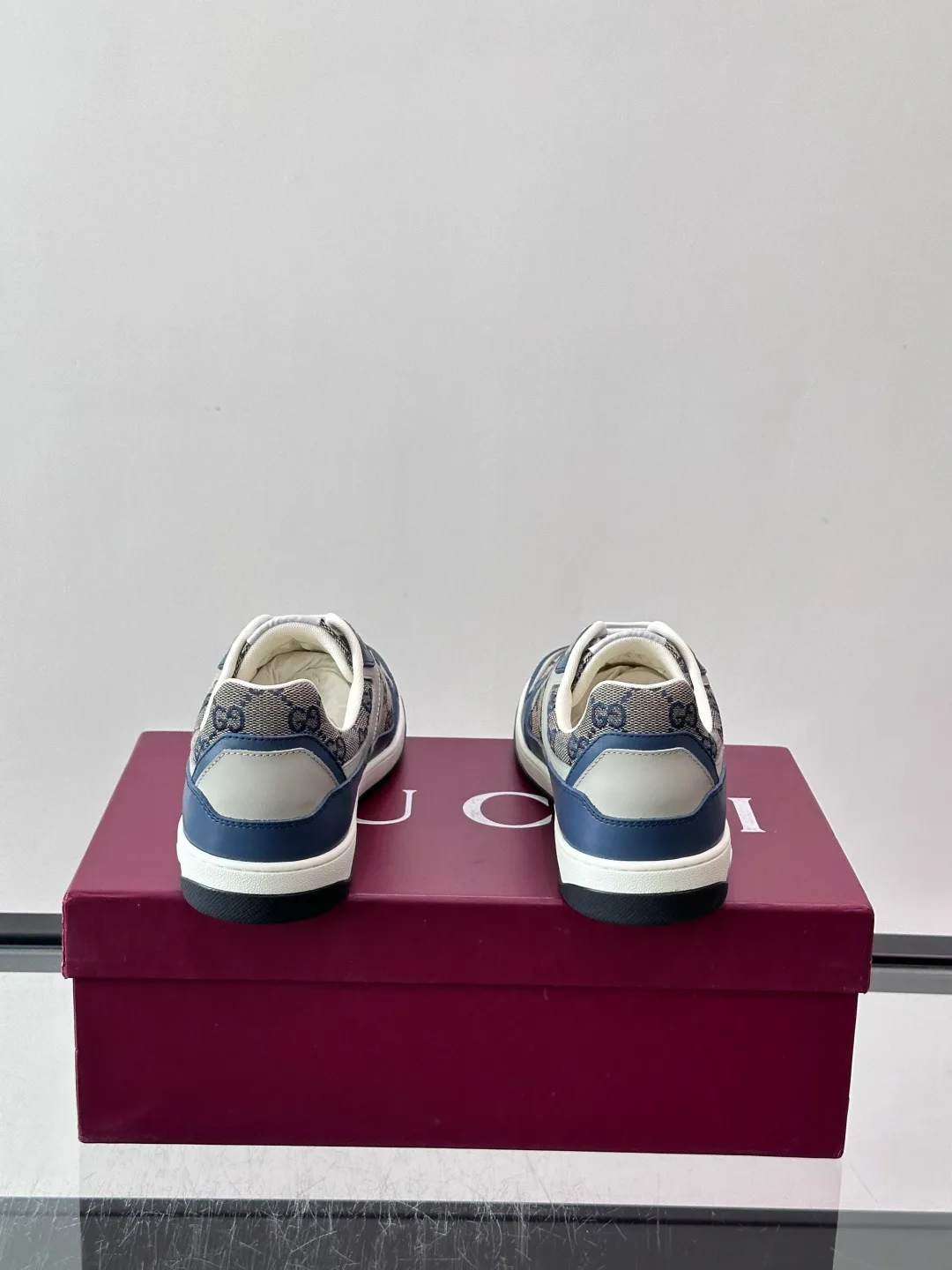 Women's Sneakers GUCCI 18102696