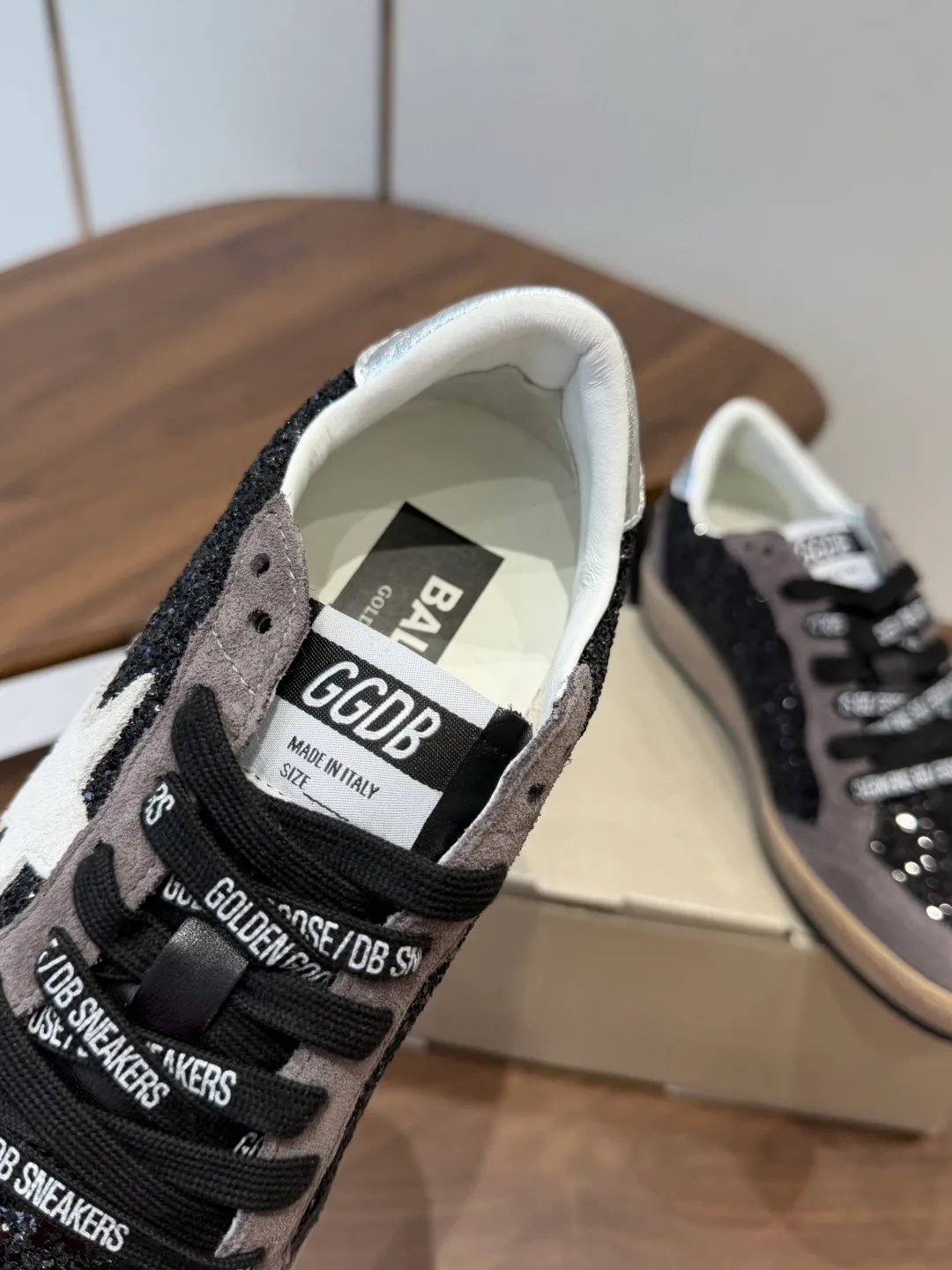 Women's Sneakers GOLDEN GOOSE 18357249