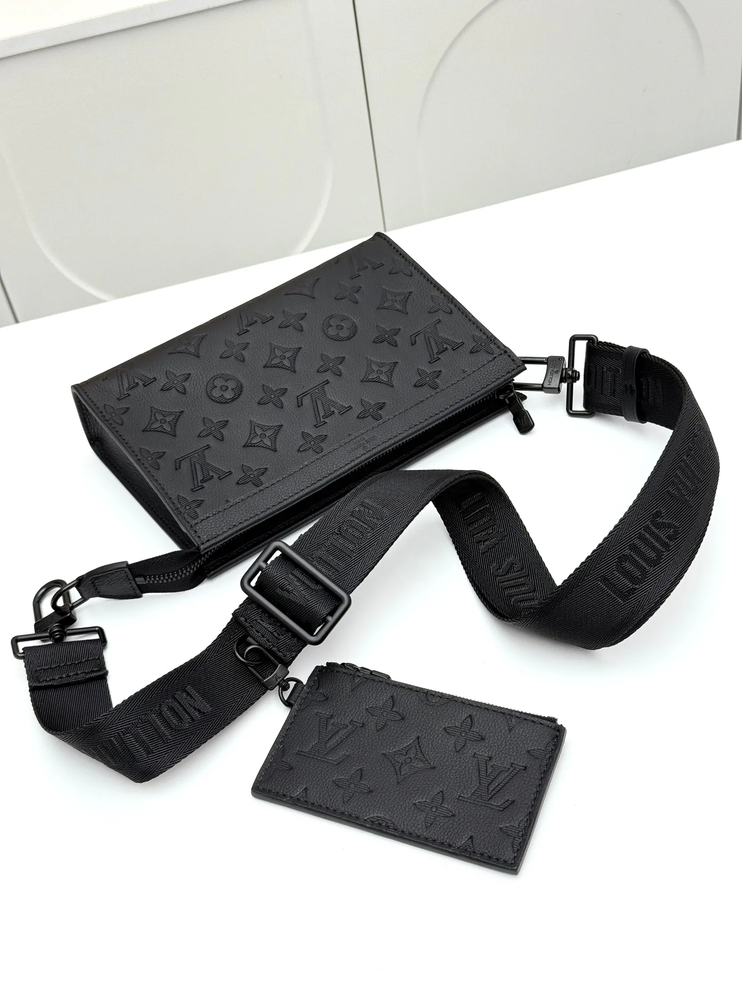 Women's Shoulder Bags LOUIS VUITTON 17802502