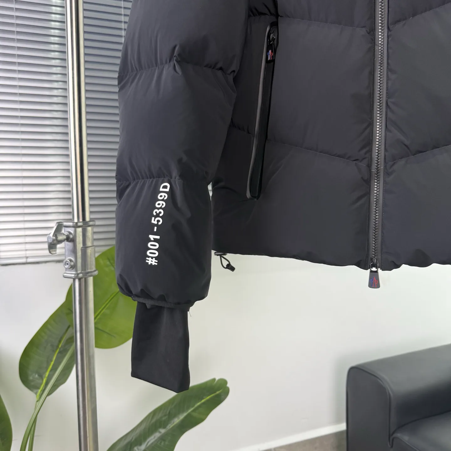 Women's Jackets And Down Jackets MONCLER 18415689