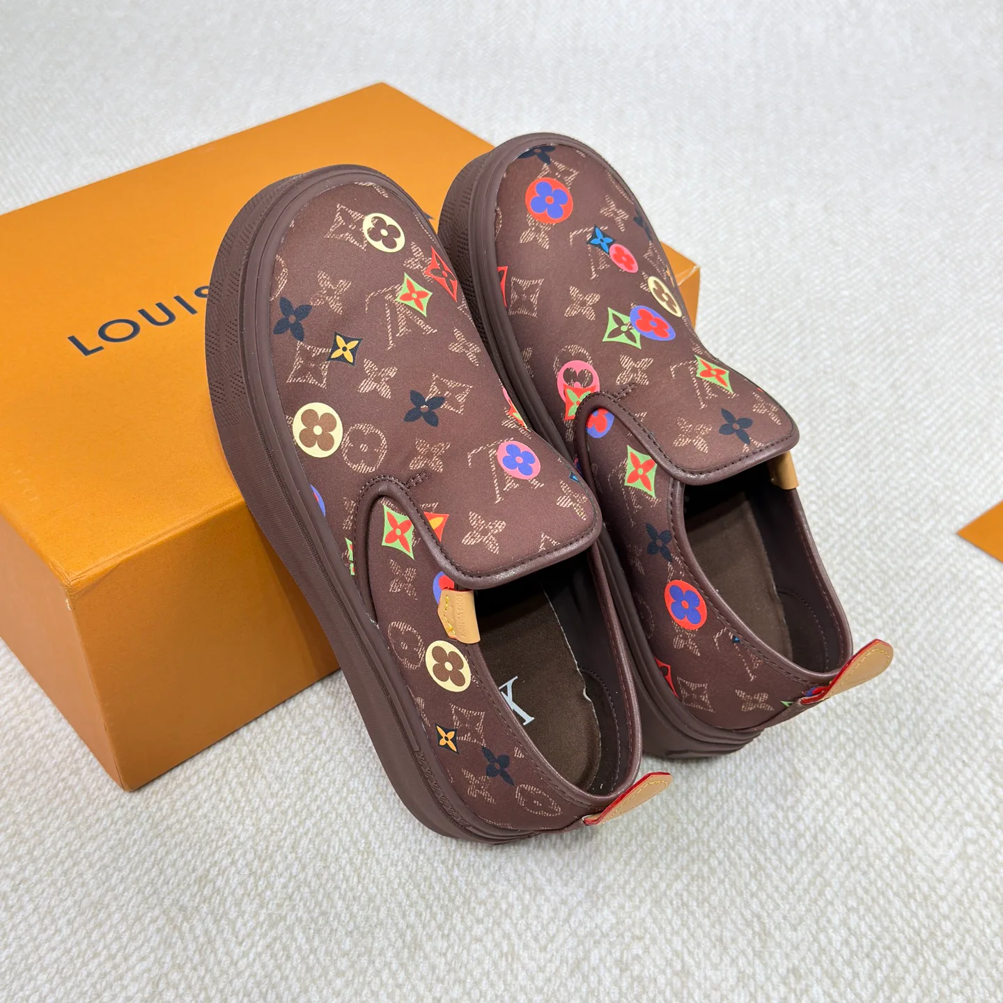 Men's Sneakers LOUIS VUITTON 18365148