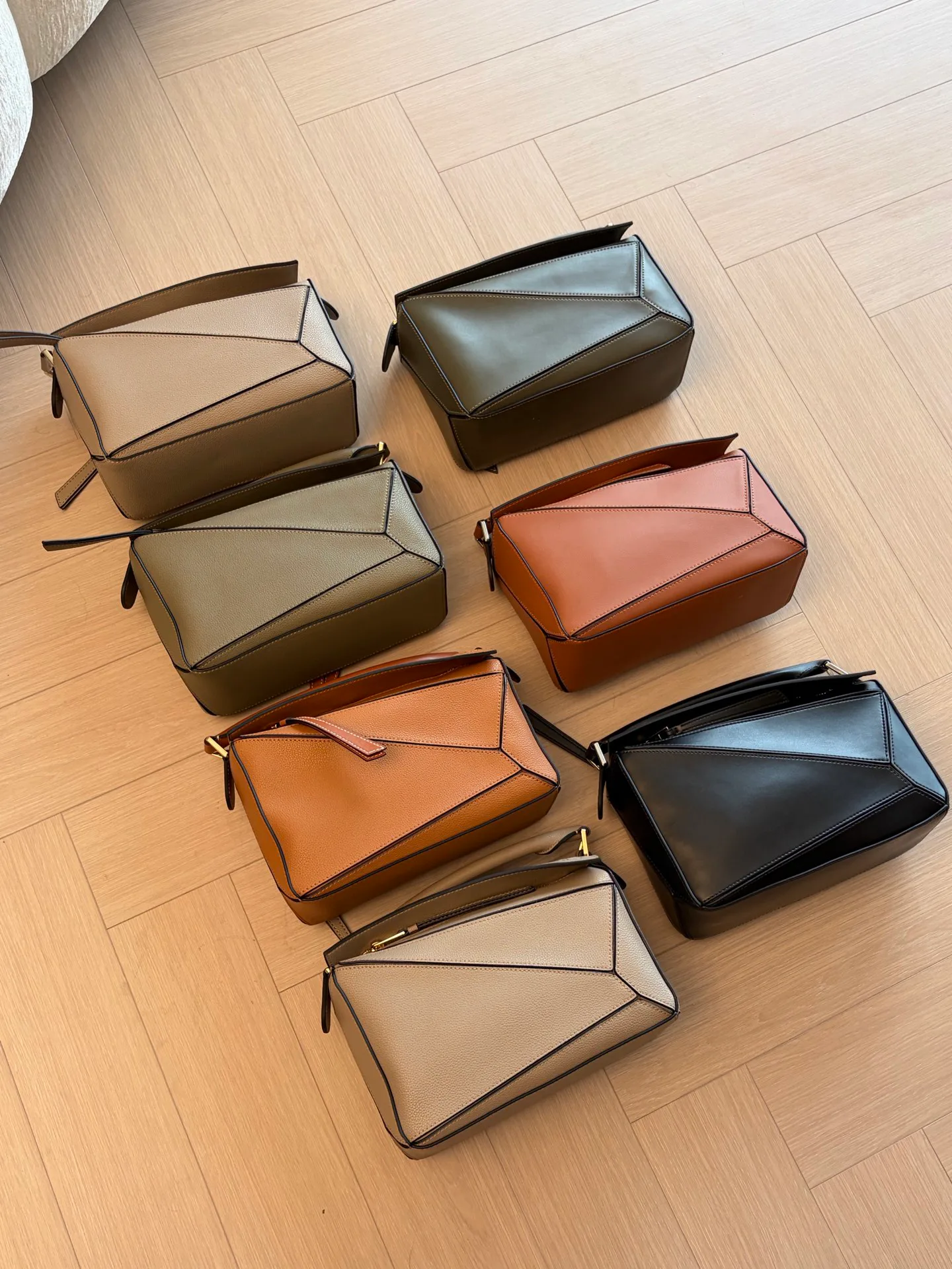 Women's Classic Handbags LOEWE 18064099