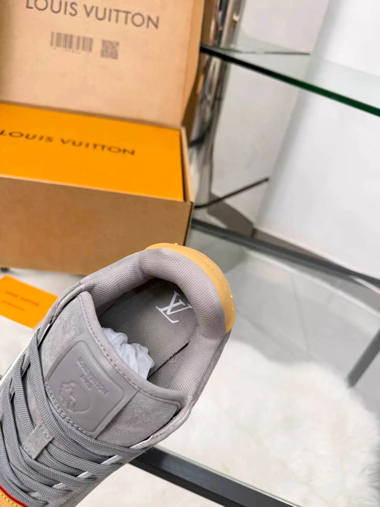 Women's Sneakers LOUIS VUITTON 18417395
