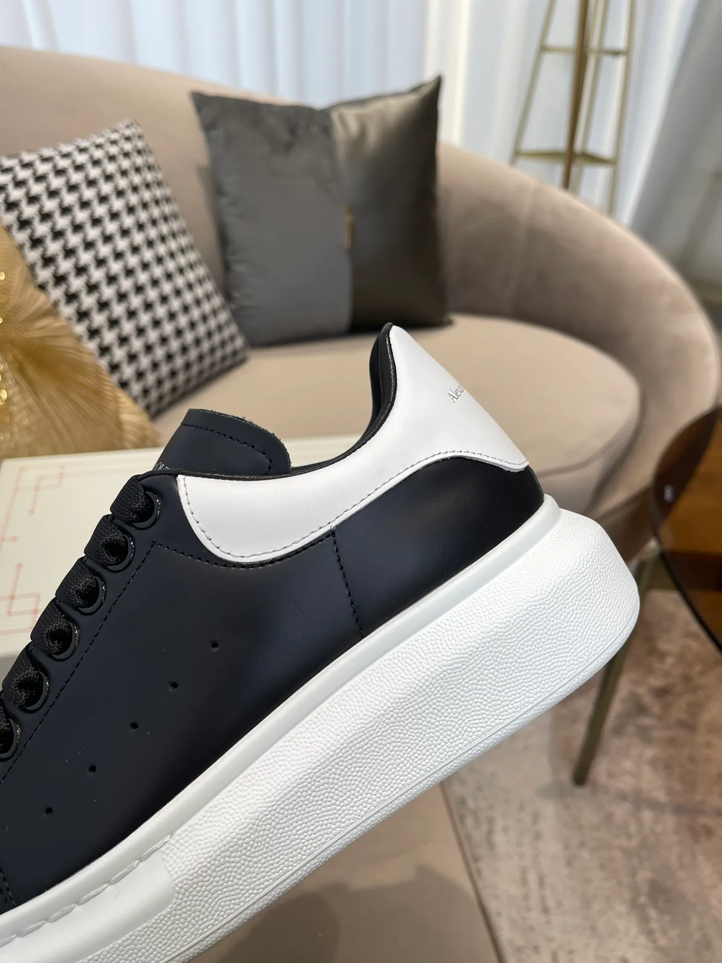 Women's Sneakers ALEXANDER MCQUEEN 18373664