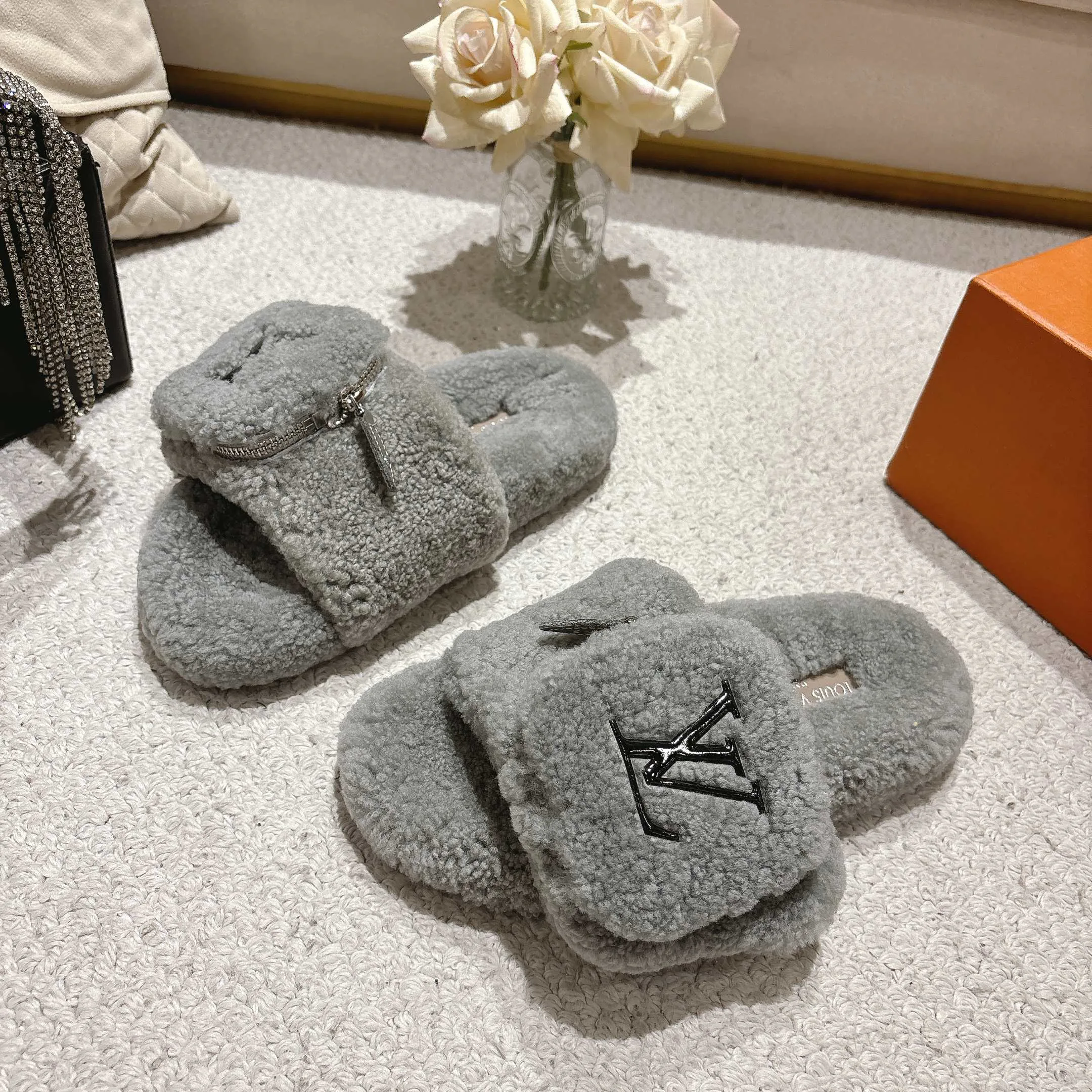 Women's Slippers LOUIS VUITTON 17957254