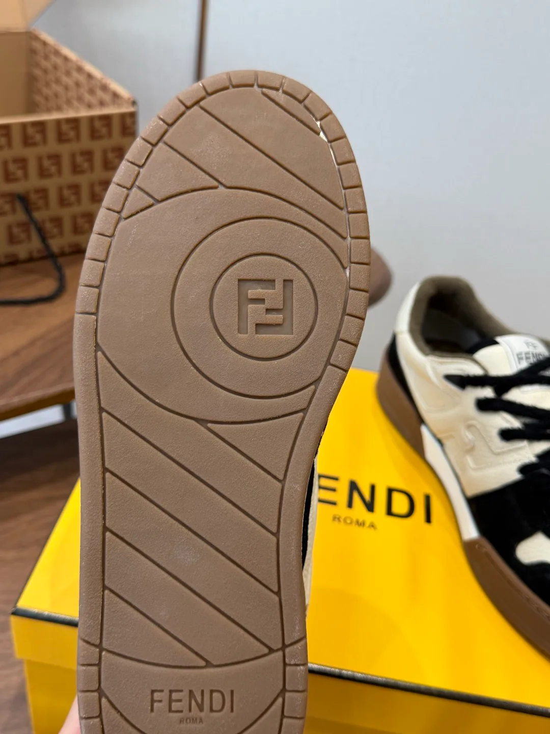 Women's Sneakers FENDI 17908426