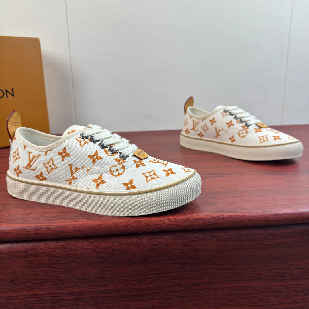 Men's Sneakers LOUIS VUITTON 18100539