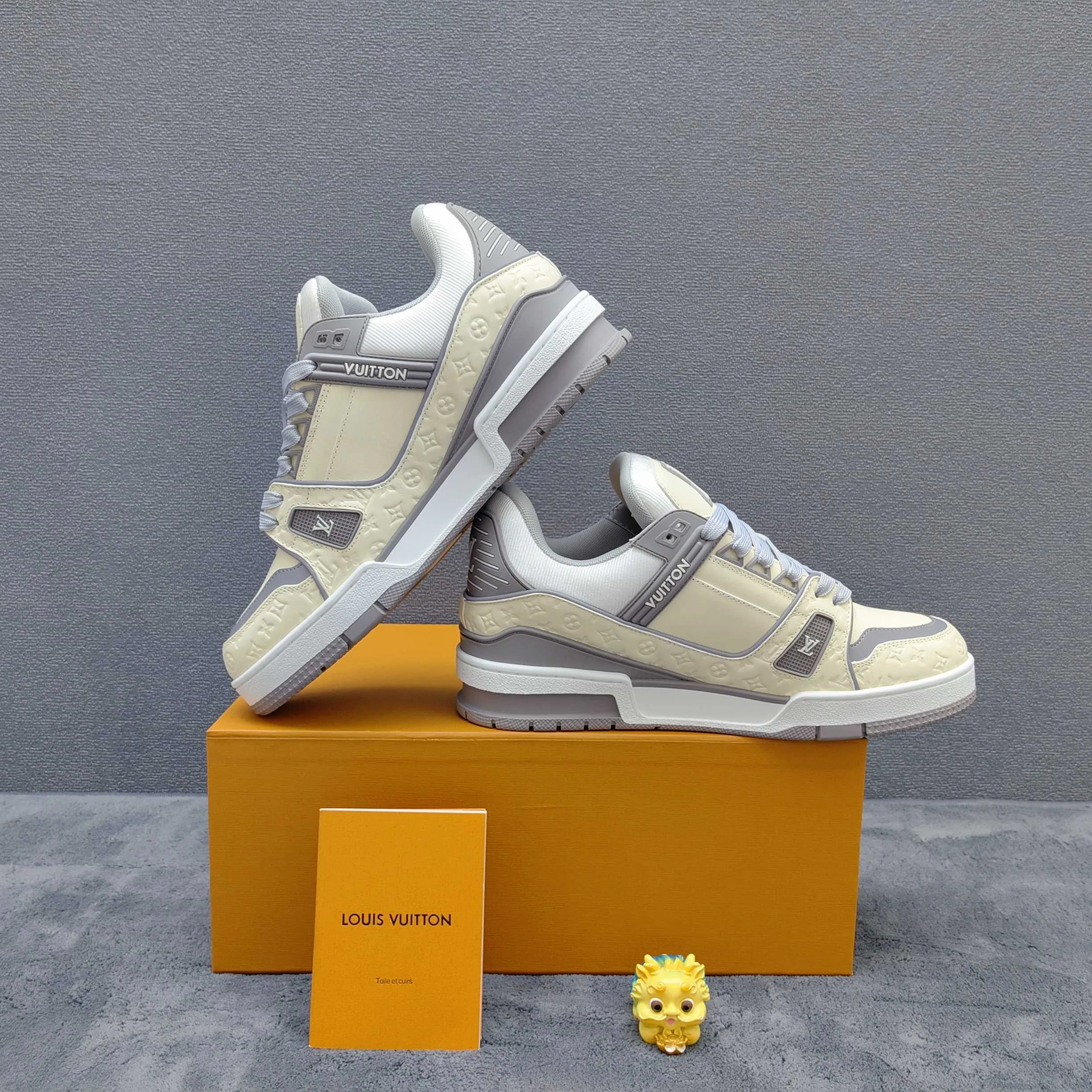 Women's Sneakers LOUIS VUITTON 17957148