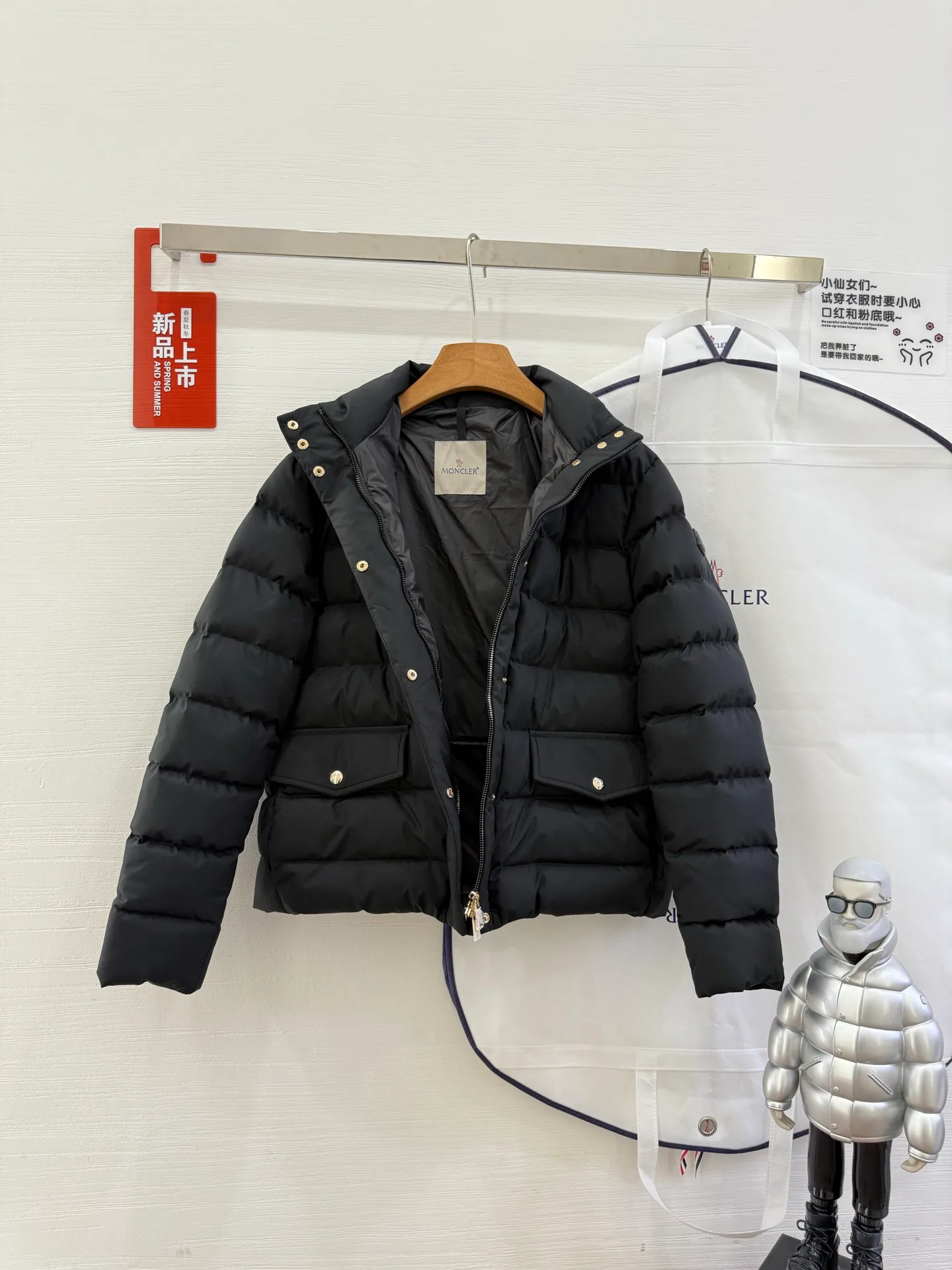 Women's Jackets And Down Jackets MONCLER 17821364