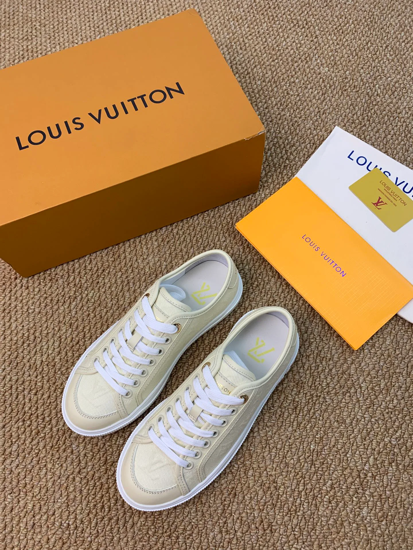 Women's Sneakers LOUIS VUITTON 17545207
