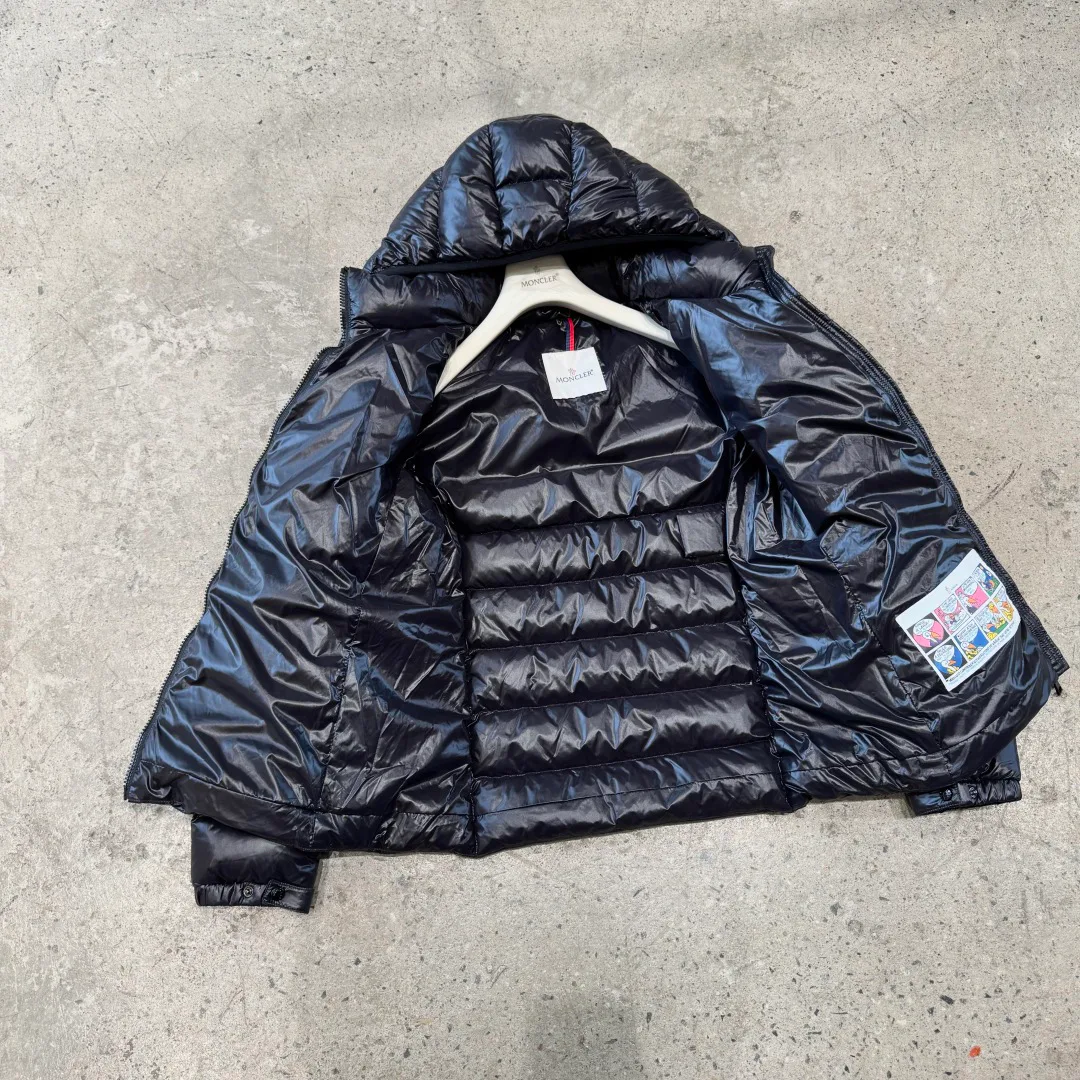Women's Jackets And Down Jackets MONCLER 18111577