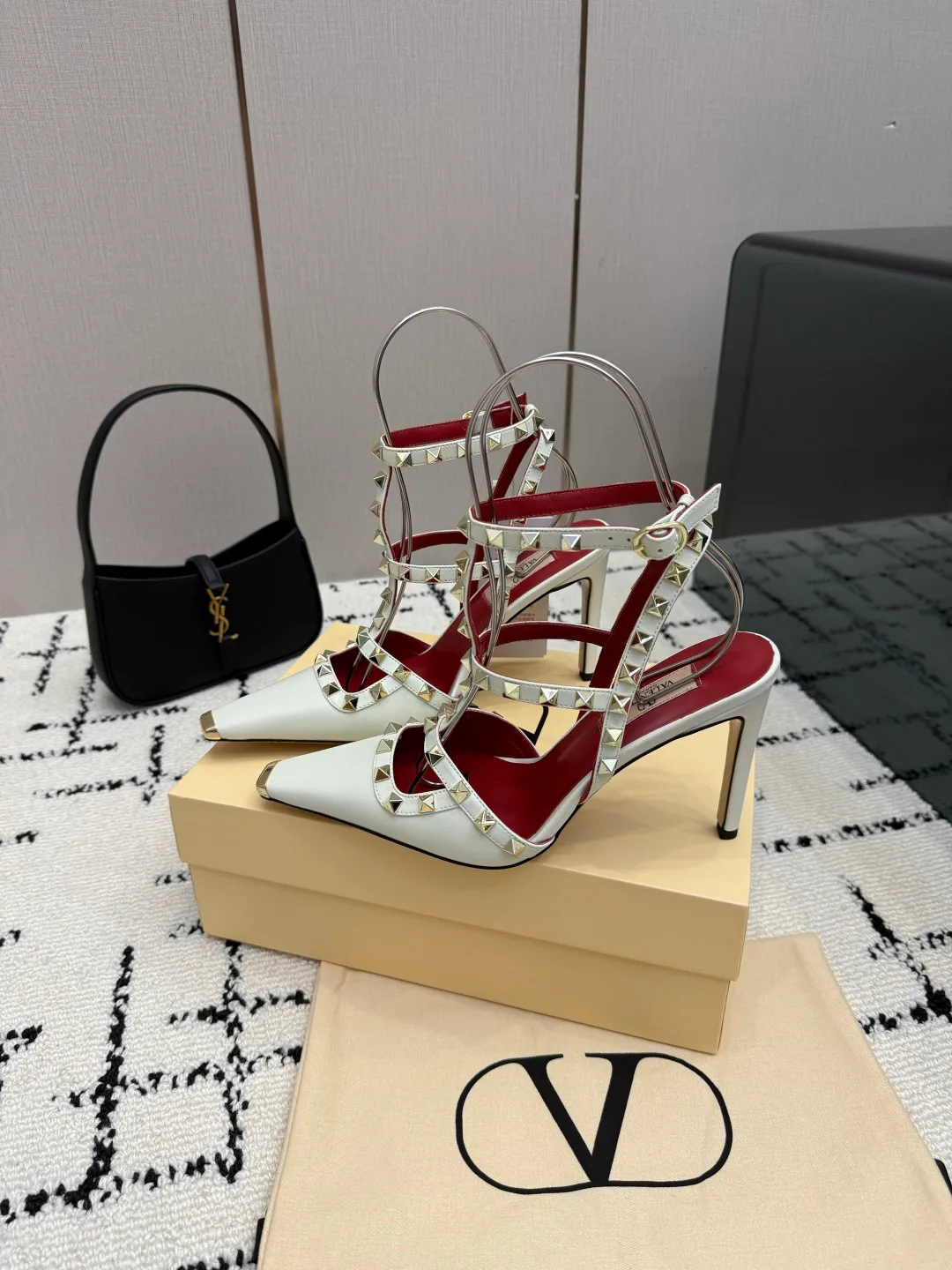 Women's Open-Toe Sandals VALENTINO 17594483