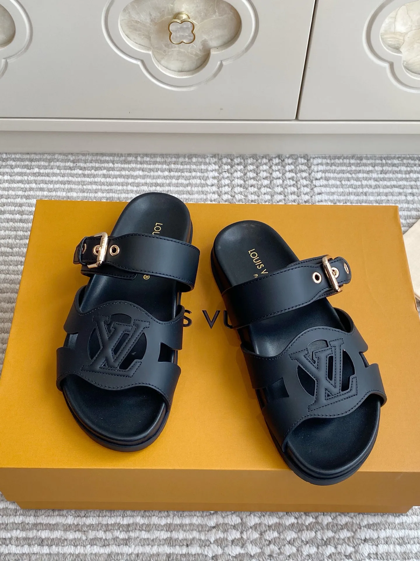 Women's Flip-Flops LOUIS VUITTON 17572158