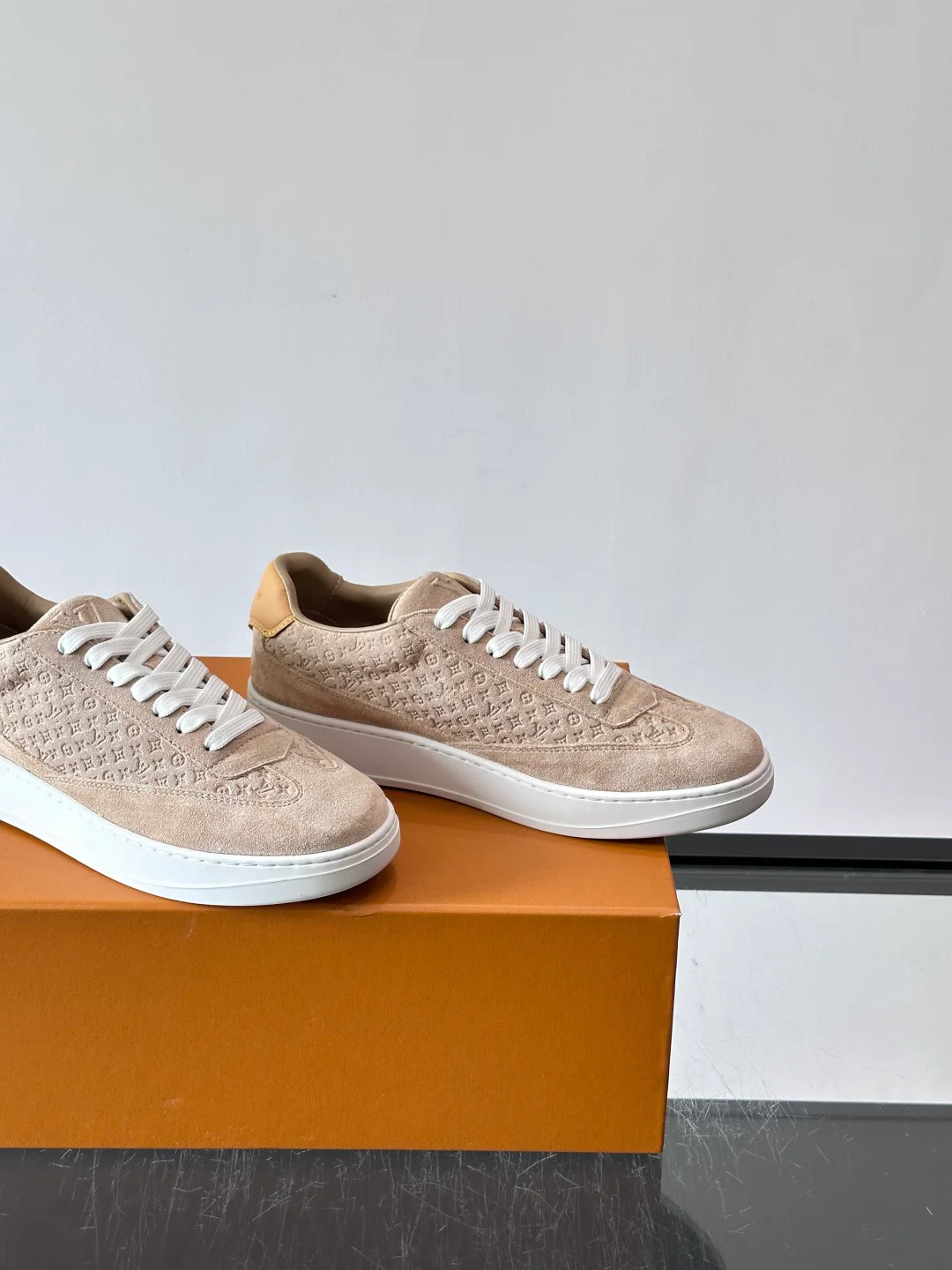 Men's Sneakers LOUIS VUITTON 17646125