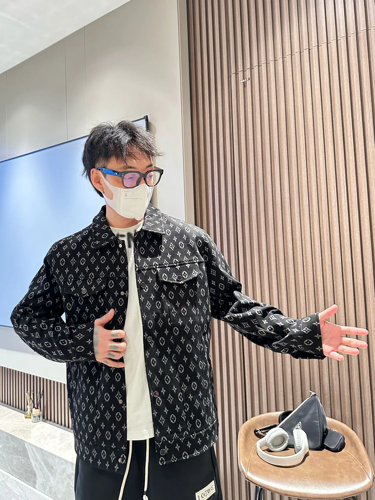 Men's Jackets And Down Jackets LOUIS VUITTON 18197301