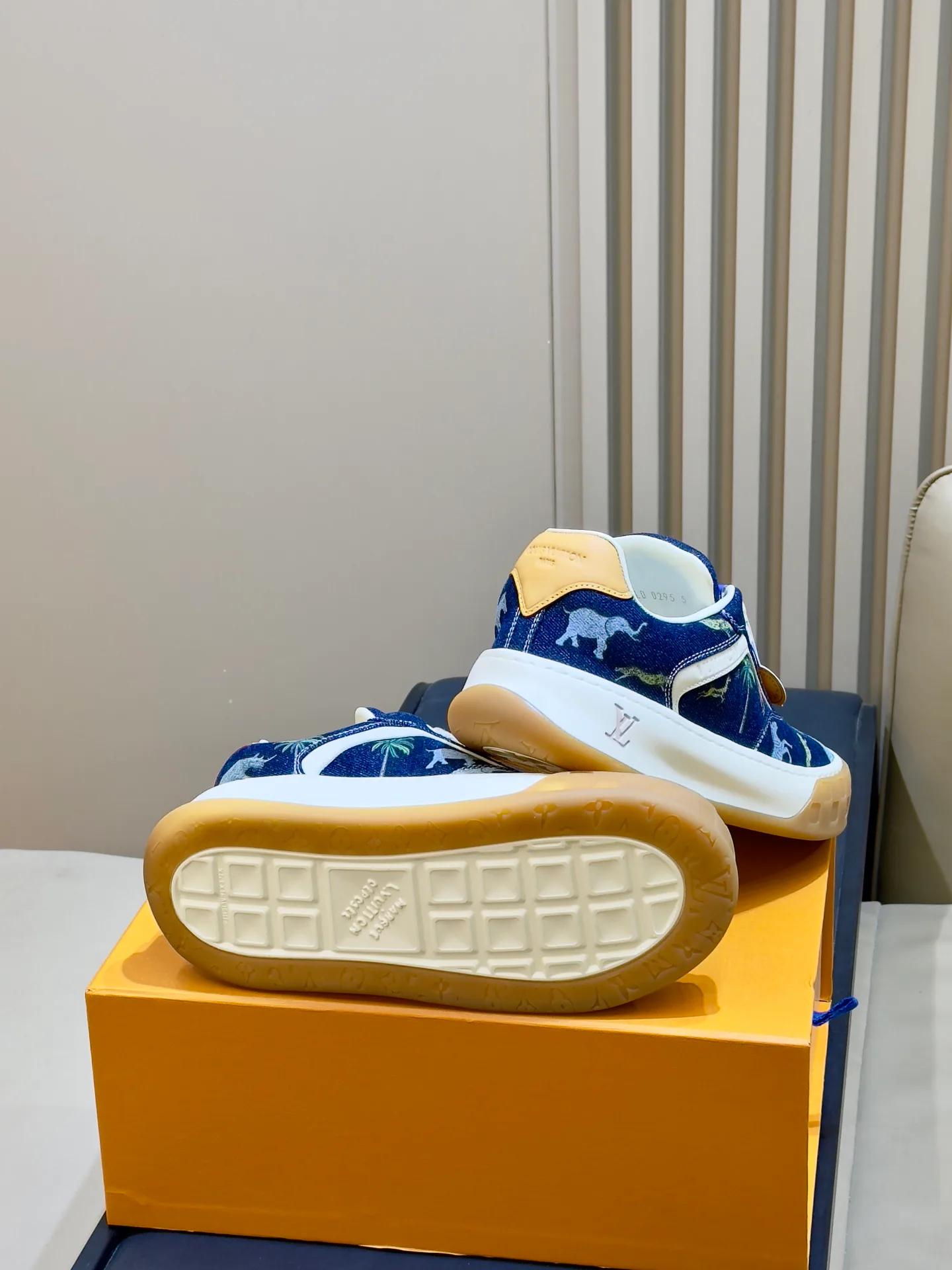 Women's Sneakers LOUIS VUITTON 18073517