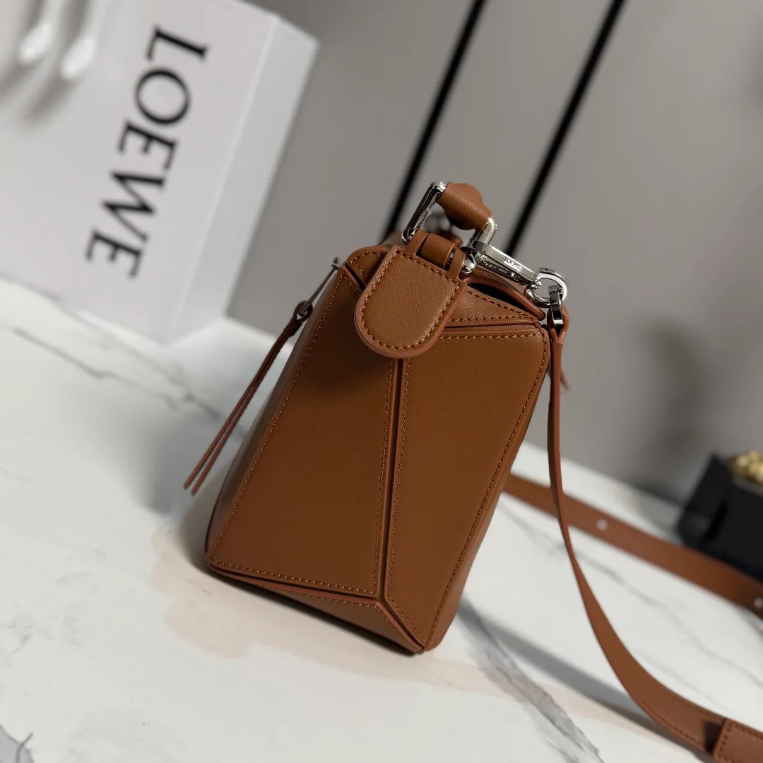 Women's Classic Handbags LOEWE 18330767
