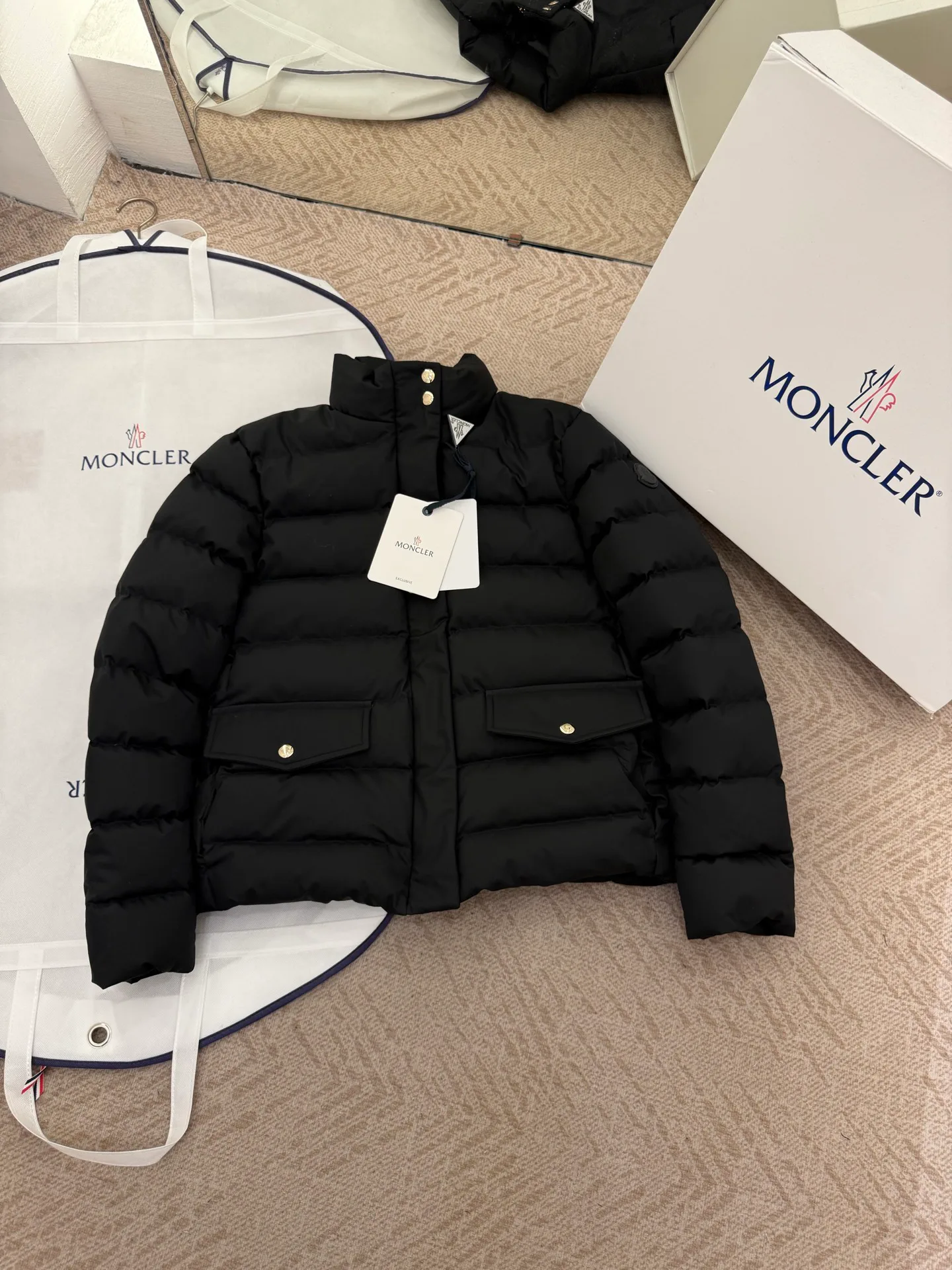 Women's Jackets And Down Jackets MONCLER 17821363