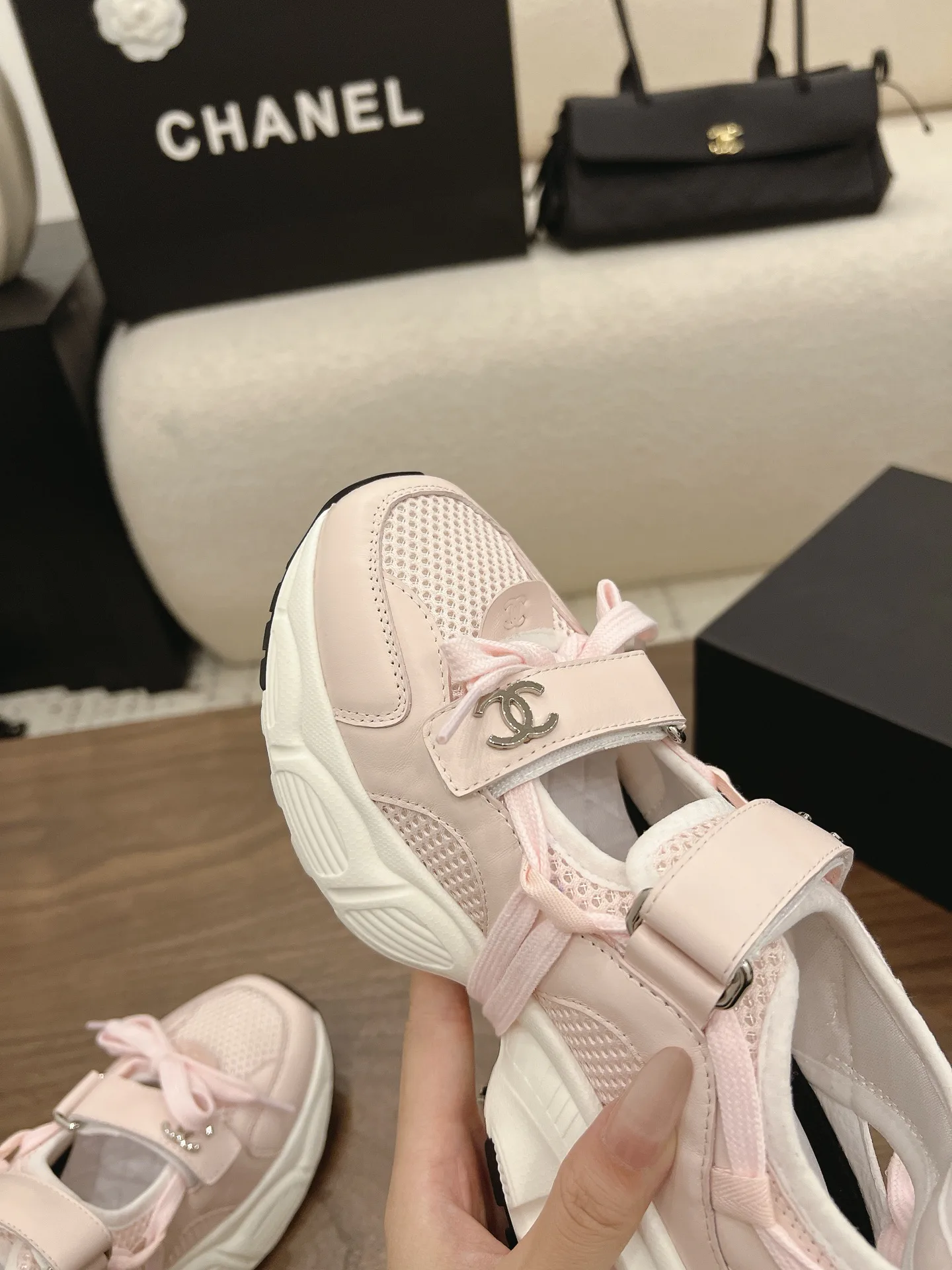 Women's Sneakers CHANEL 17077247