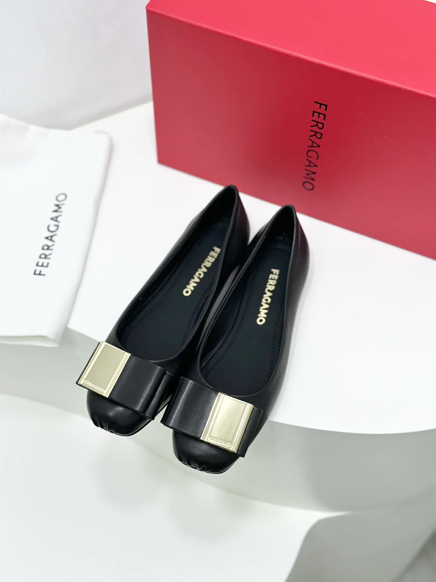 Women's Ballet Flats SALVATORE FERRAGAMO 18531859